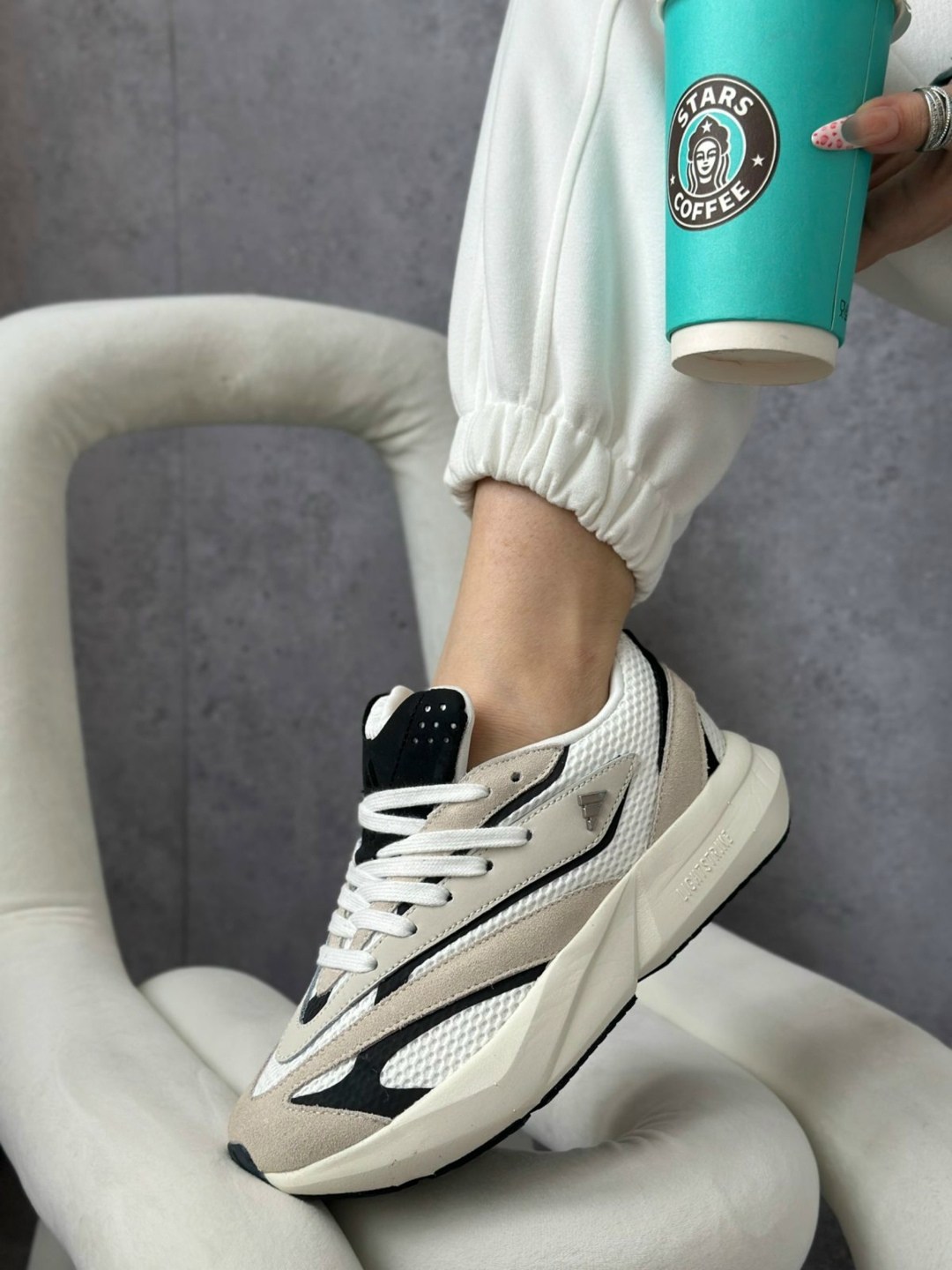 кроссовки,кроссовки adidas,женские кроссовки,бежевые кроссовки,кроссовки женские adidas