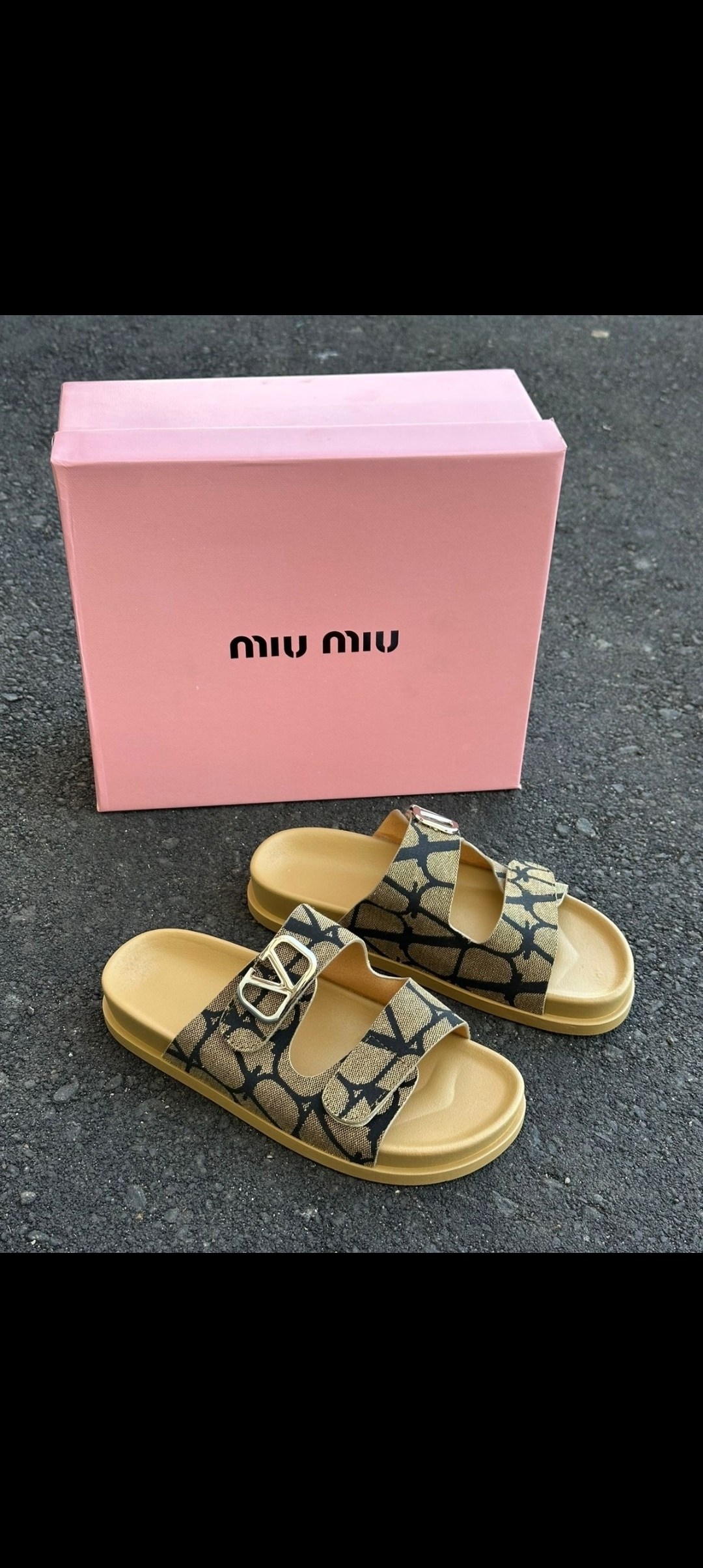 шлепки фенди,шлепанцы женские,тапочки fendi,,шлепанцы fendi