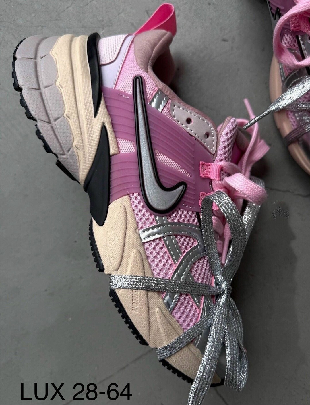 кроссовки nike v 2 k run,кроссовки nike,nike кроссовки для бега,кроссовки для бега v2k run женские с низким верхом розовые/серебристые nike,кроссовки беговые женские