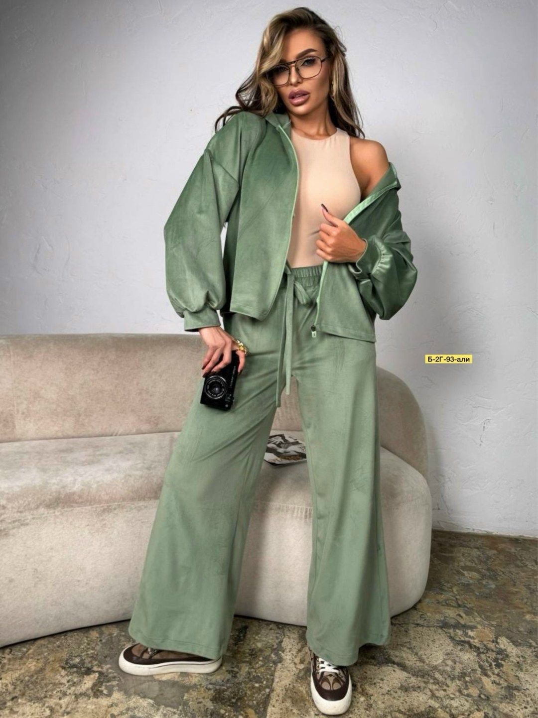 костюм велюровый бархатный с капюшоном и брюками палаццо zakiya shop,костюм велюровый бархатный с капюшоном и брюками палаццо zakiya shop цвет графит,костюм женский велюровый,спортивный костюм велюров