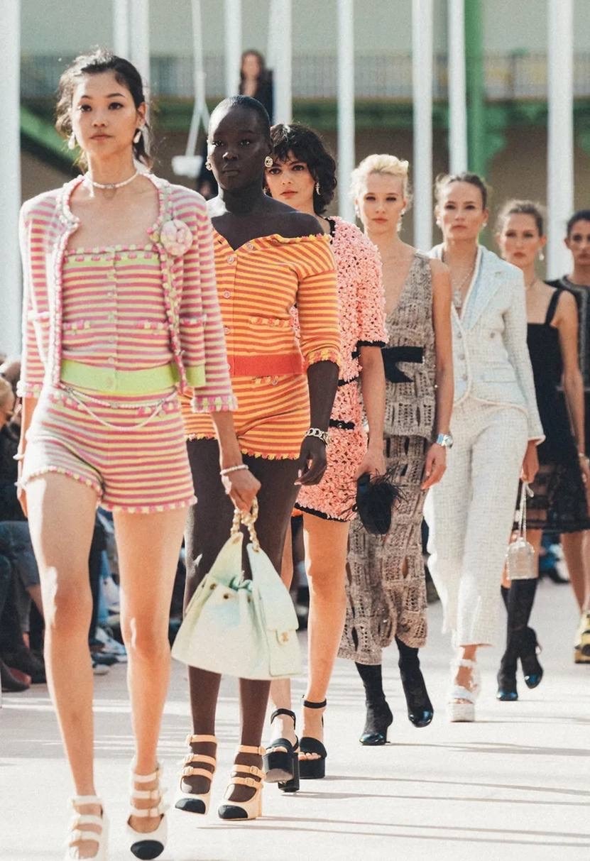 шанель мода,шанель показ,коллекция chanel весна-лето 2025,показ chanel весна-лето 2025,шанель весна-лето 2025