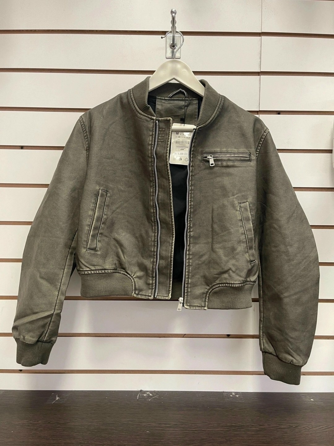 девушка,уличный стиль,куртка,woman walking,женщин