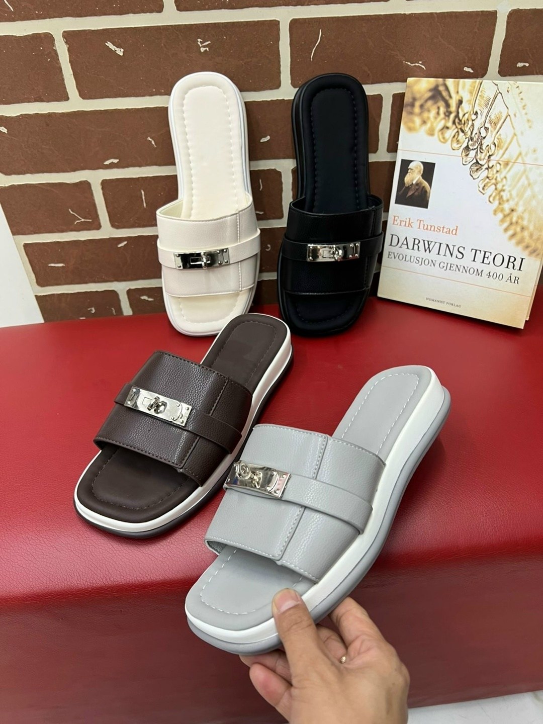 женские шлепанцы,женские шлепанцы prada,шлепанцы prada,шлепки прада женские,шлёпки женские прада