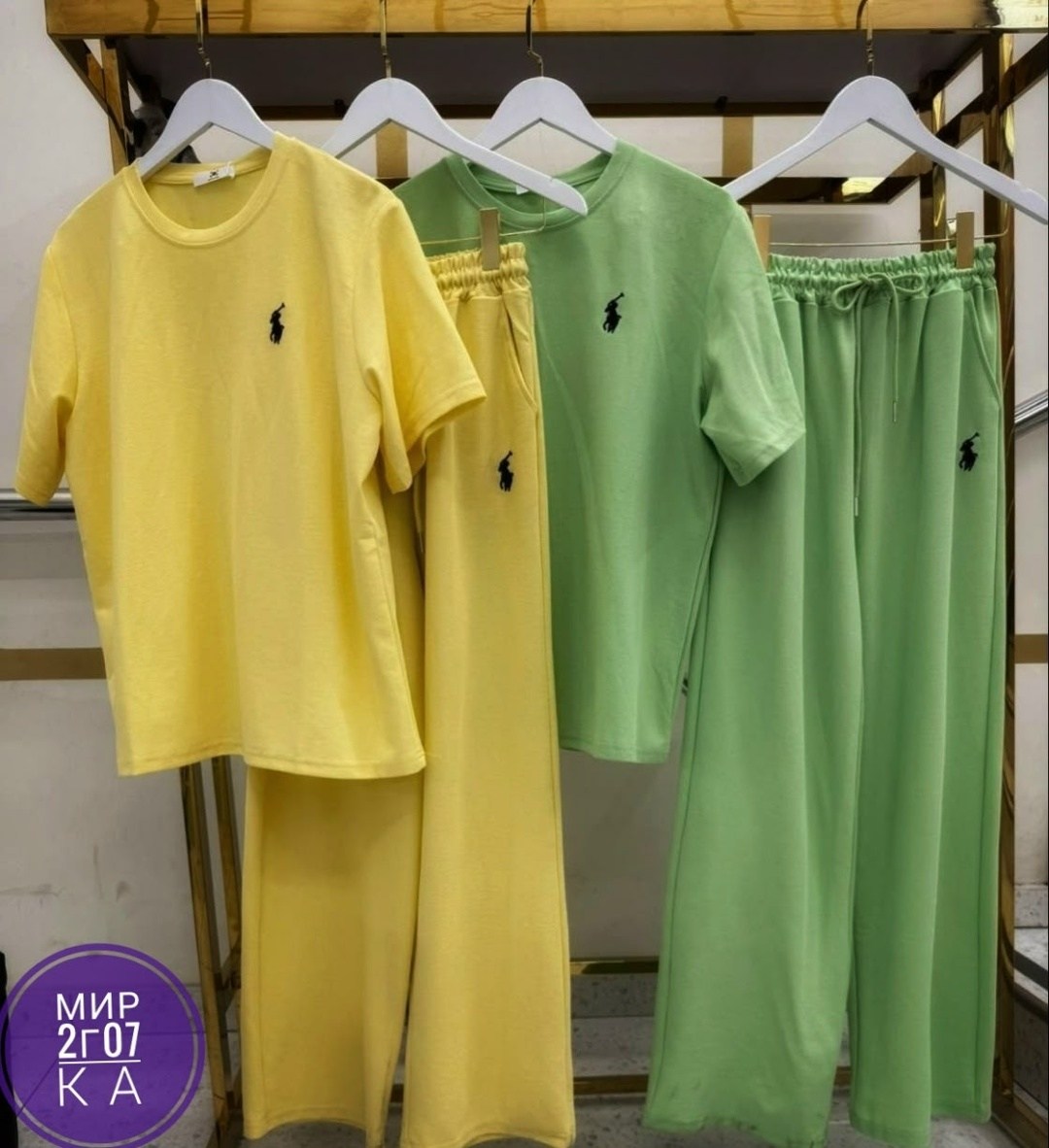 костюм на каждый день,стильные спортивные костюмы,стильные костюмы,женские костюмы,костюм футболка и штаны