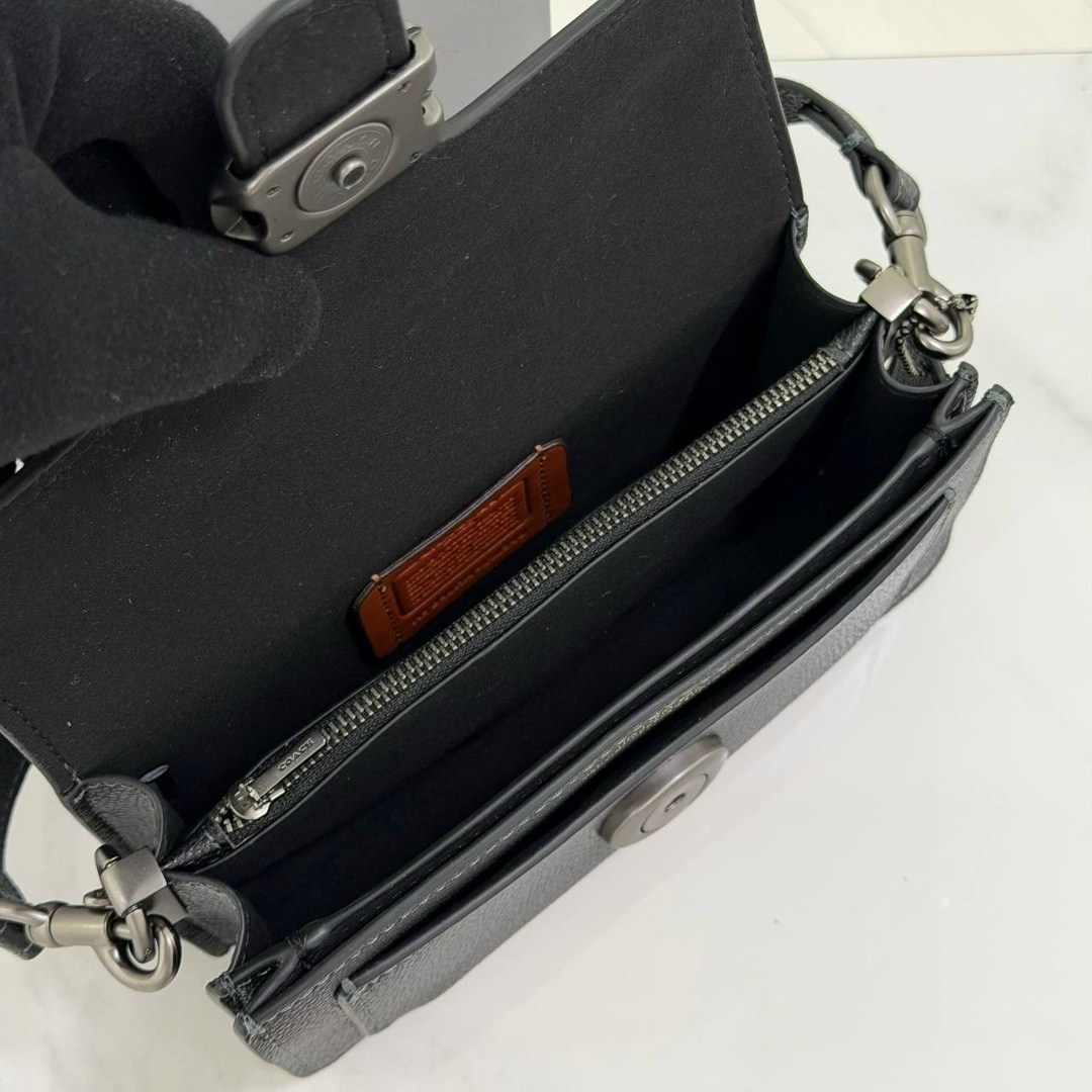 coach сумка на плечо tabby 20 черный,сумка через плечо tabby 26 из зерненой кожи coach черный,сумка polished pebble leather tabby 12 coach черный,женская сумка coach,сумка через плечо coach tabby 20