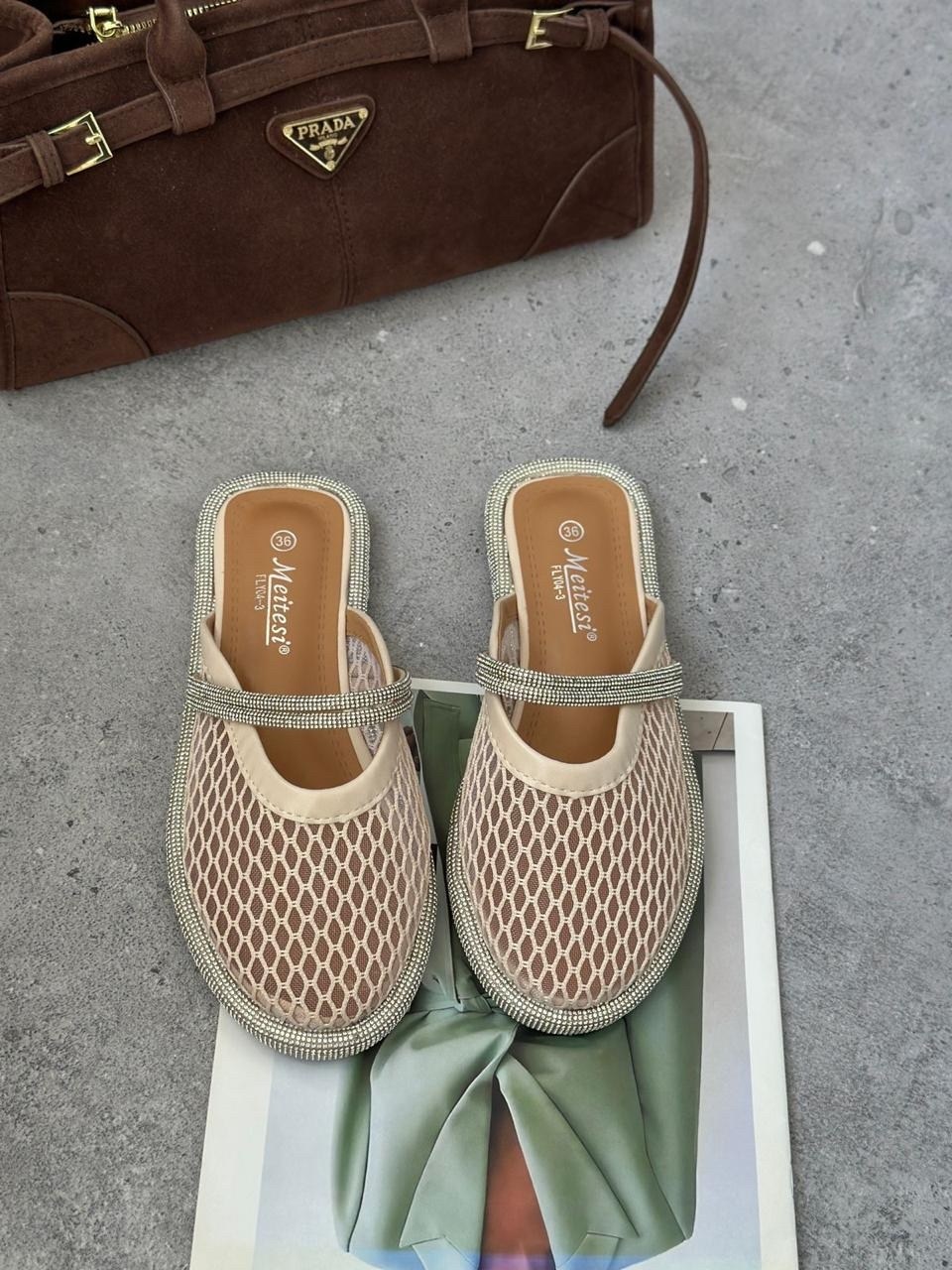 ,шлепанцы женские,модные шлепки,женская ,модные шлепанцы