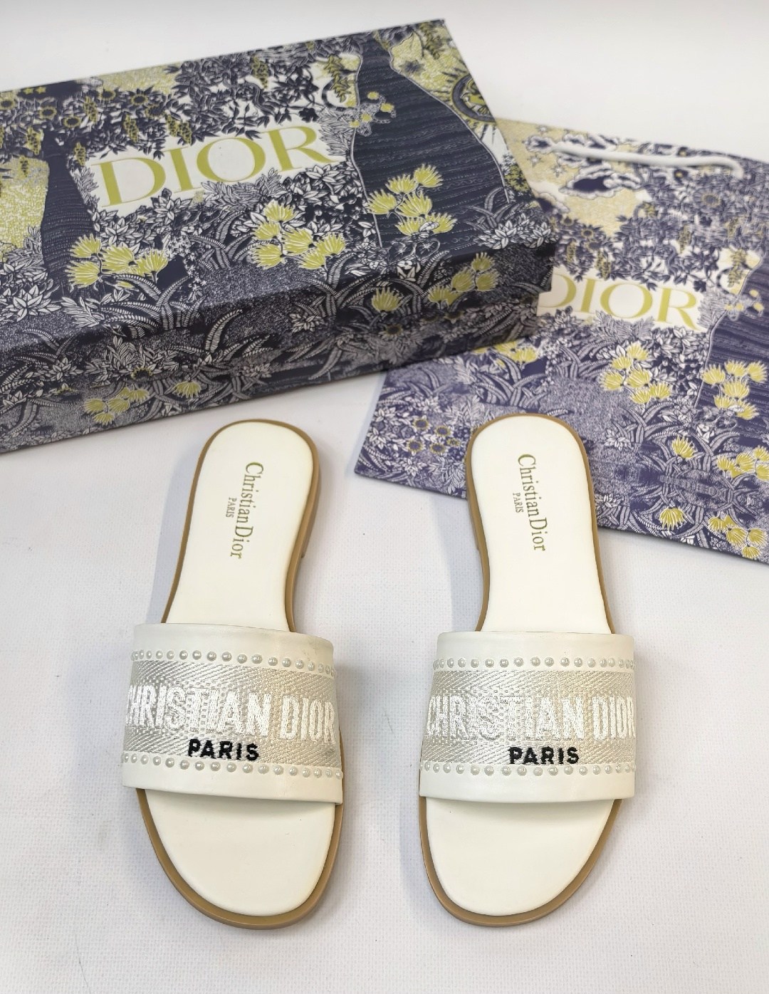 шлепанцы кристиан диор,шлепанцы christian dior,шлепки диор женские,шлепки диор,christian dior шлепанцы коллекция 2026
