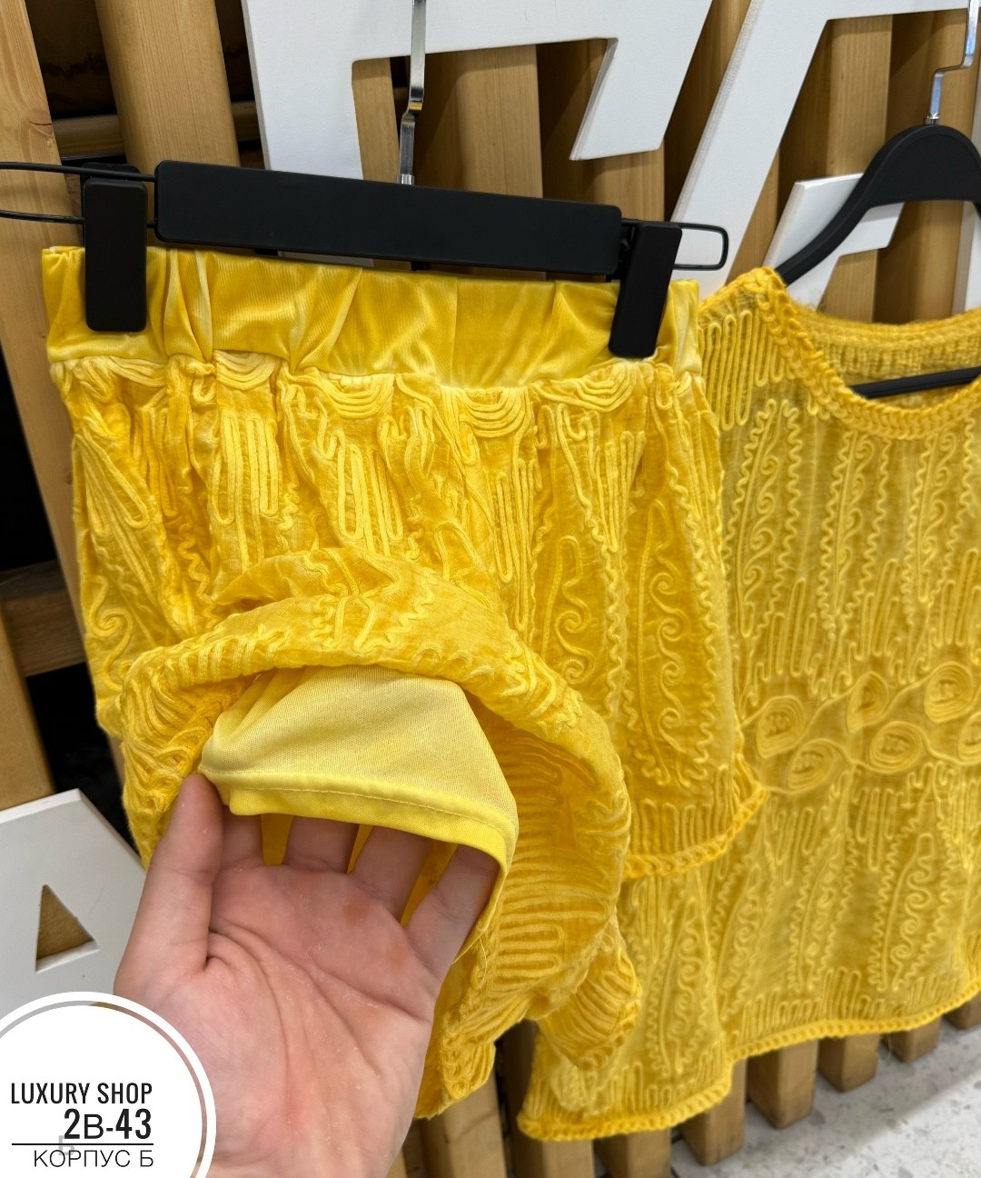 вязаные жилеты,вязаные топы,вязаная одежда,жилет женская вязаная,вязаные свитера