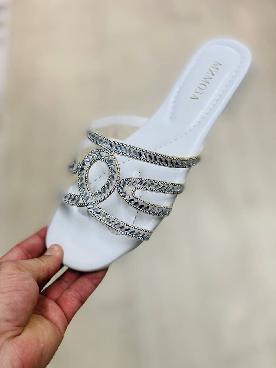 женские шлепанцы,модные шлепанцы,,шлепки женские,шлепанцы со стразами