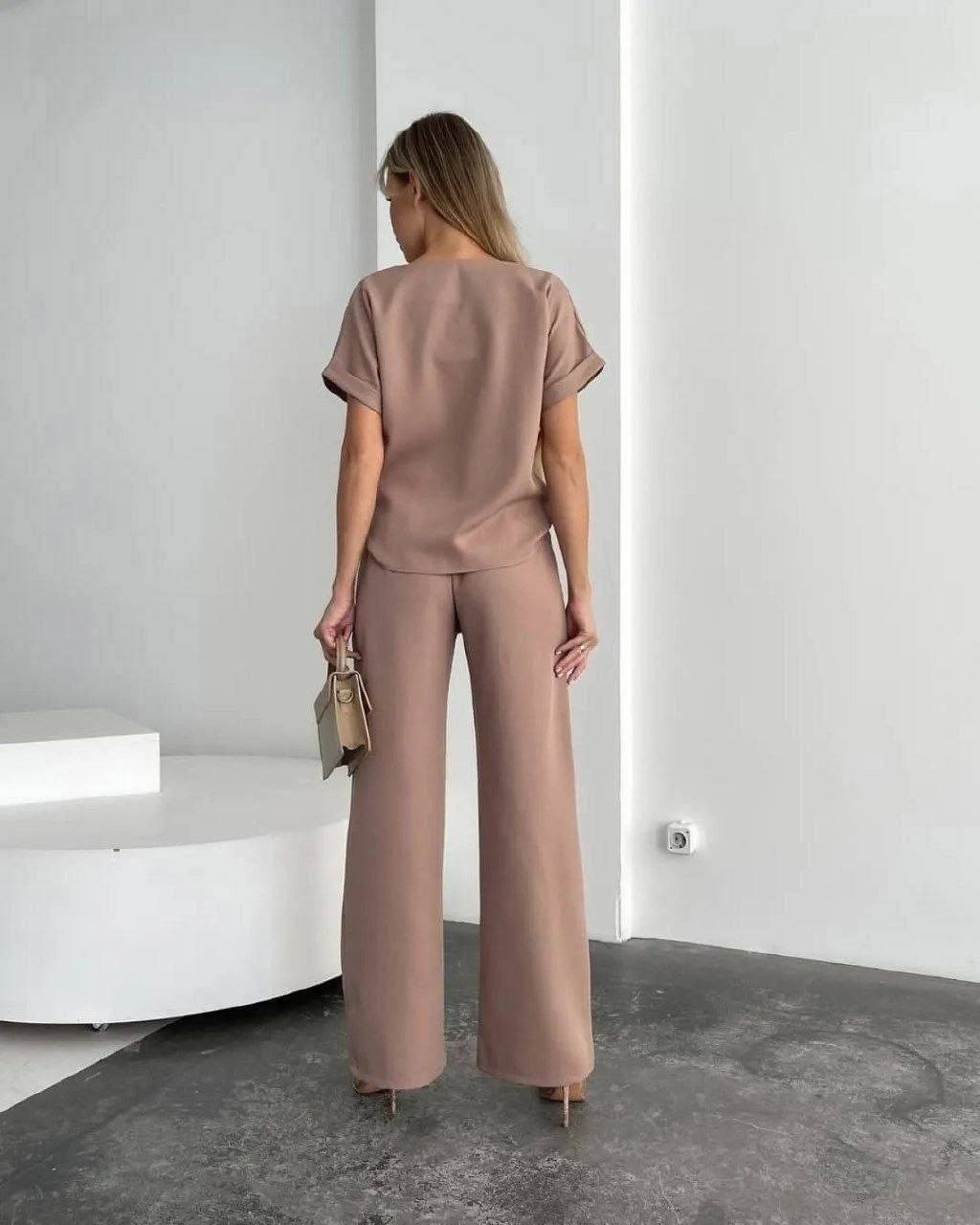 бежевый костюм,костюм с брюками,блуза шифоновая,шифоновый брючный костюм,женские костюмы