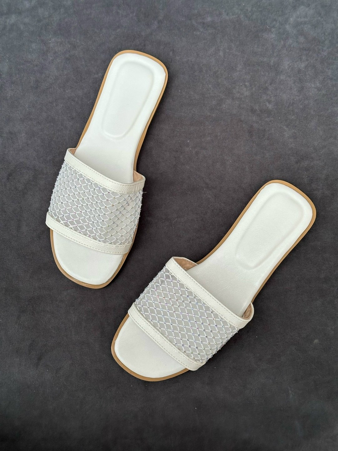 ,женские шлепанцы,тапочки модные,модные шлепанцы,женские тапки