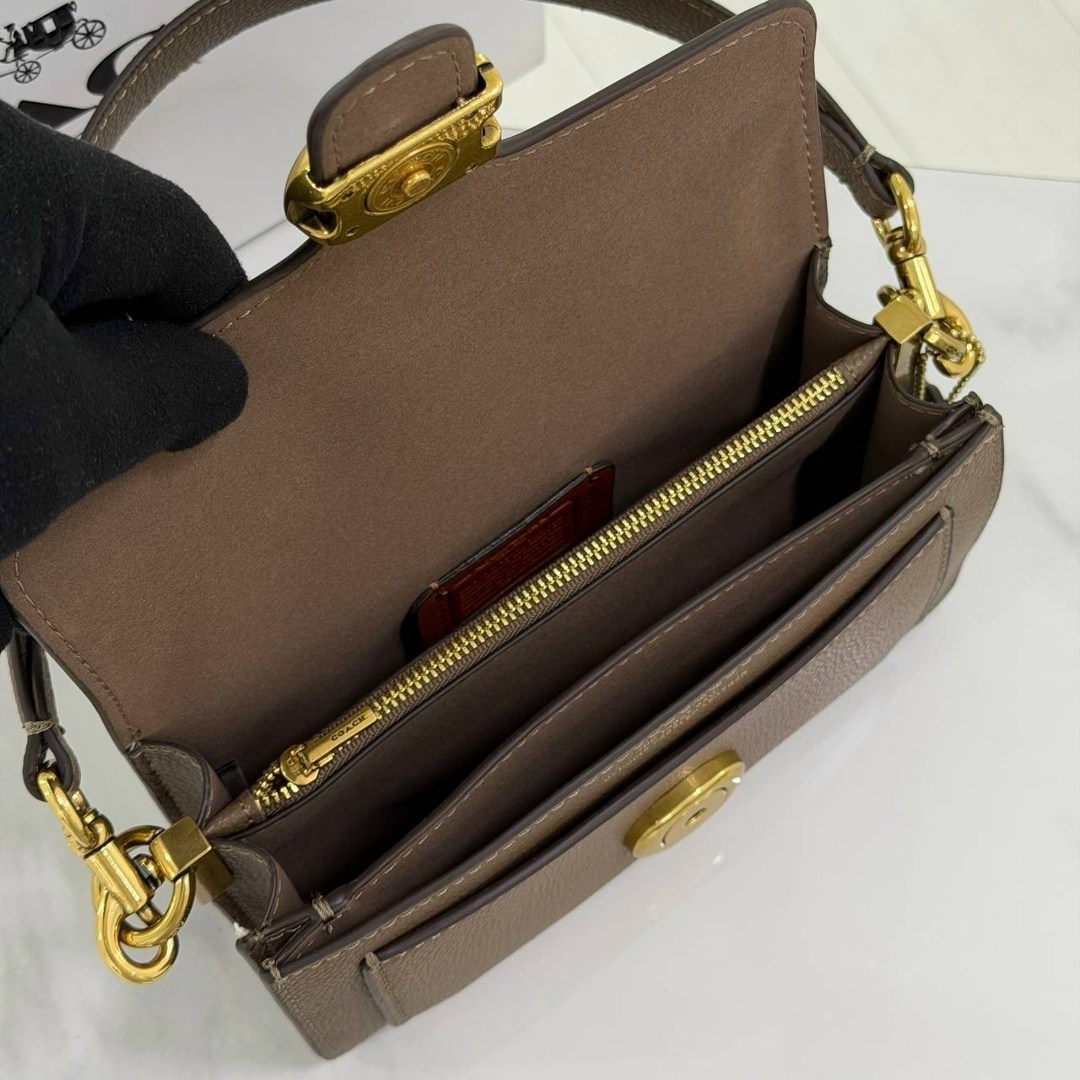 кожаная сумка через плечо с логотипом coach коричневый,сумки женская,сумка coach,сумка,сумка coach tabby 26