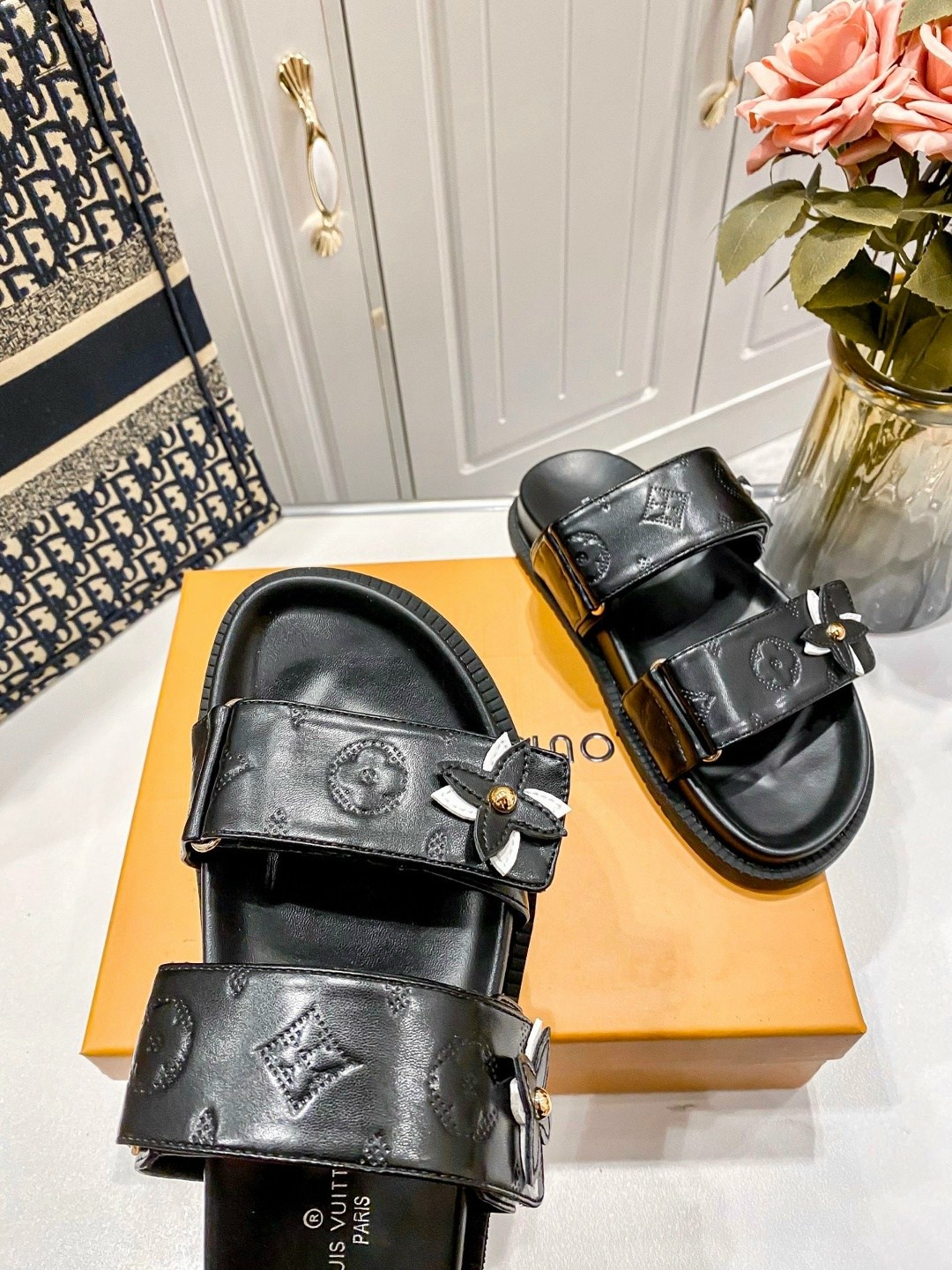 луи виттон шлепки,,луи виттон тапки,сандалии louis vuitton,шлепанцы louis vuitton