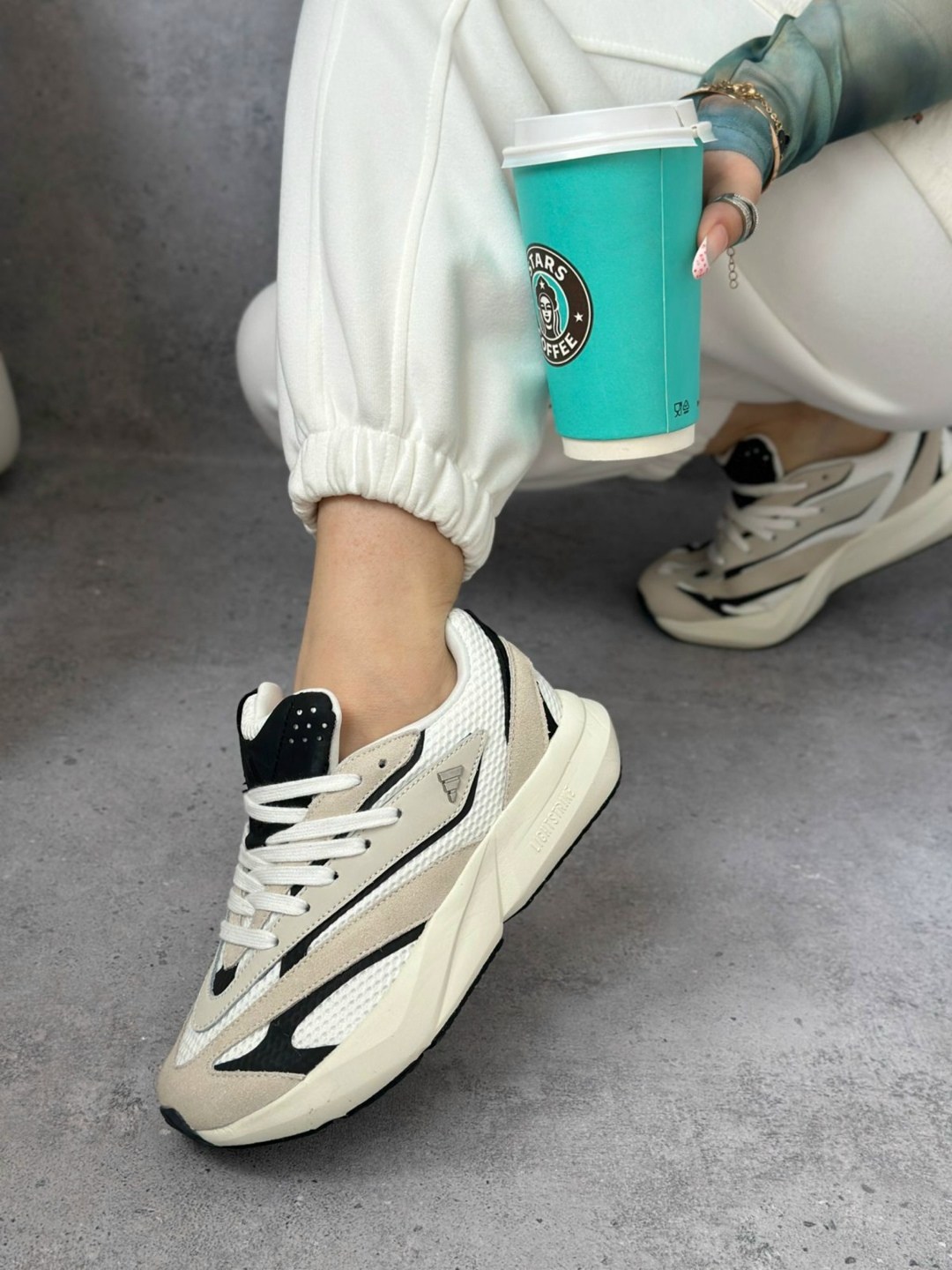 кроссовки,кроссовки adidas,женские кроссовки,бежевые кроссовки,кроссовки женские adidas