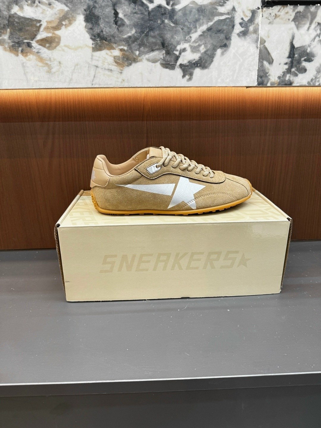 замшевые кроссовки,,спортивная ,женские кроссовки,кроссовки golden goose