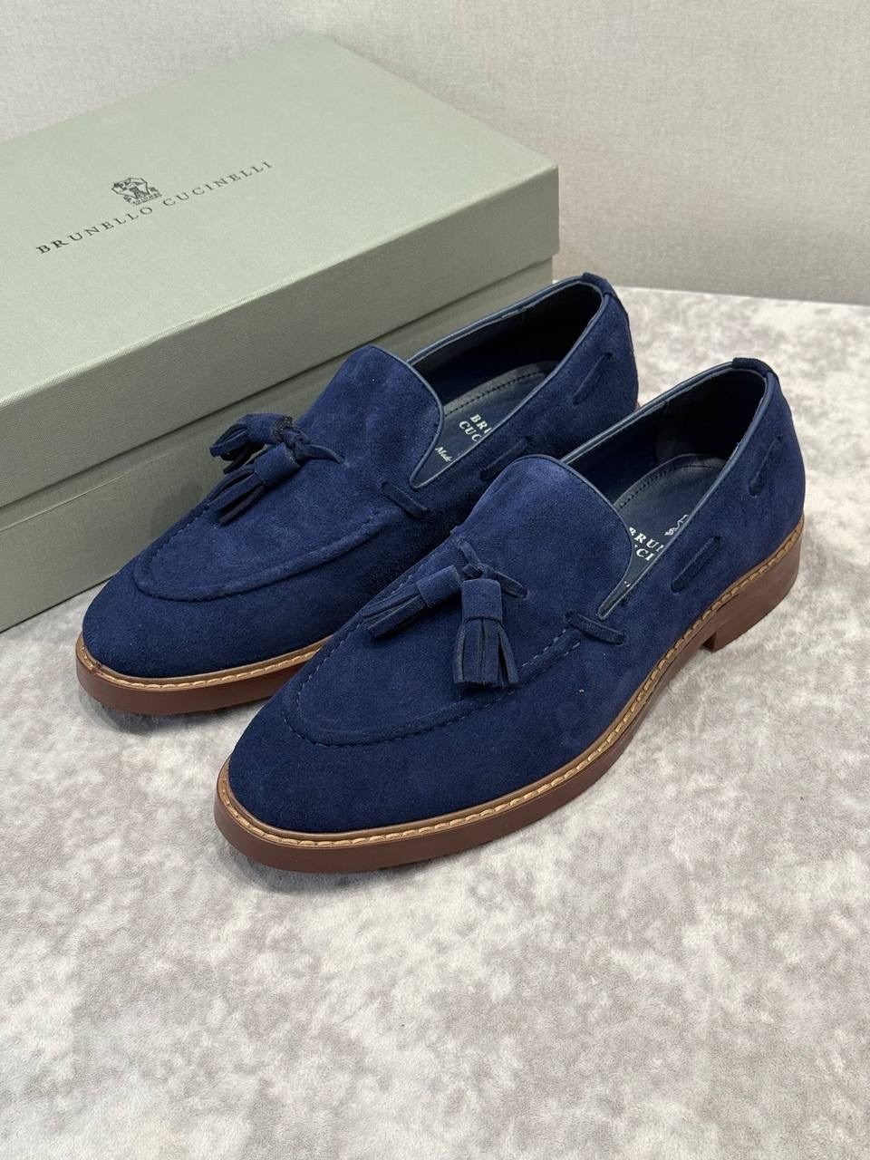 замшевые лоферы с кисточками brunello cucinelli,замшевые лоферы brunello cucinelli,,мужские замшевые лоферы,замшевые лоферы тёмно синие мужские