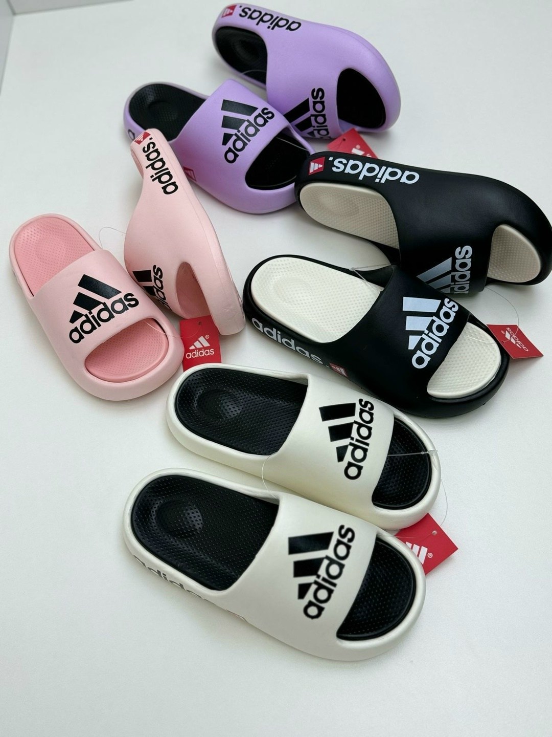 шлепанцы adidas,adidas сланцы,белые тапки адидас,шлепки adidas,