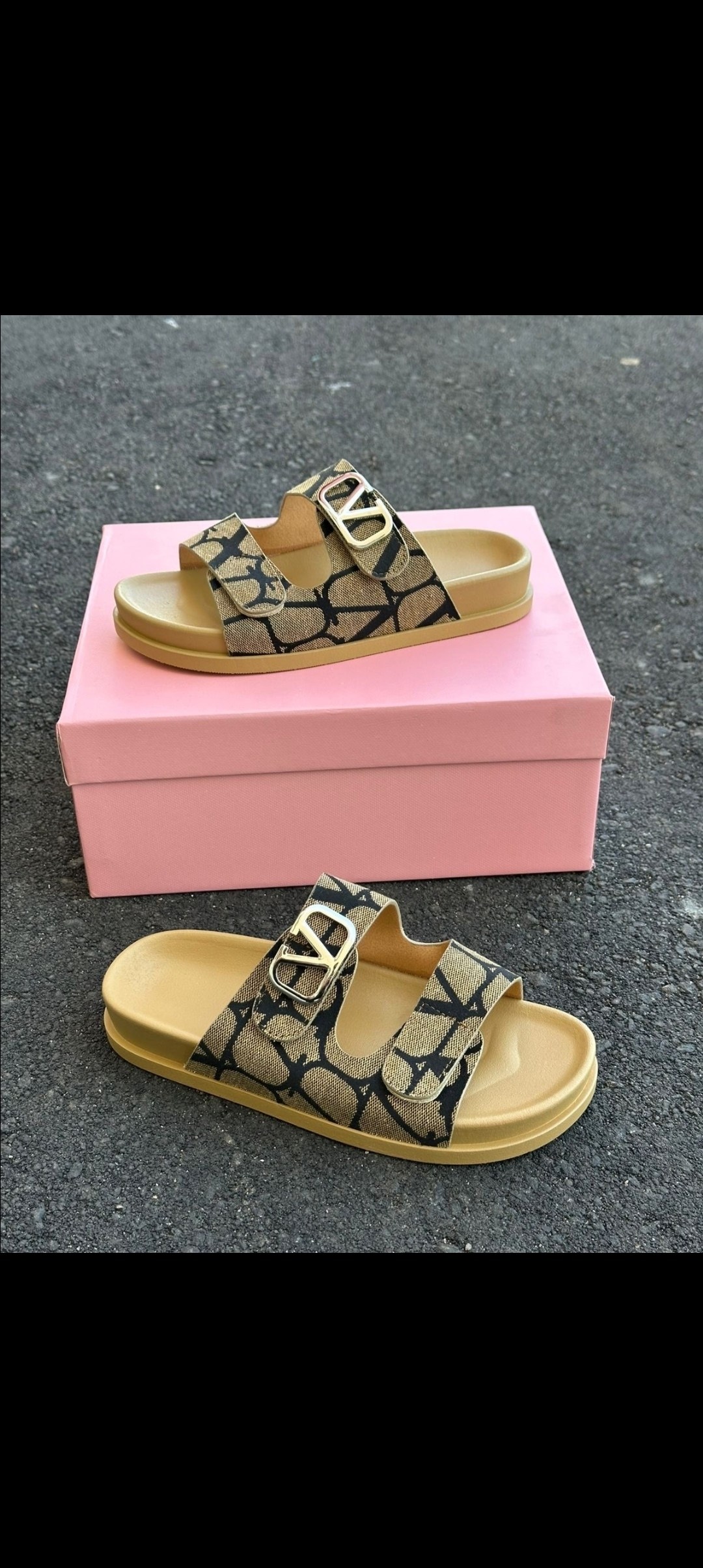 шлепки фенди,шлепанцы женские,тапочки fendi,,шлепанцы fendi