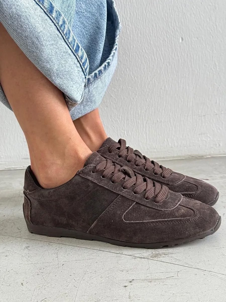 ,замшевые кроссовки,спортивная ,обуви,коричневые кроссовки