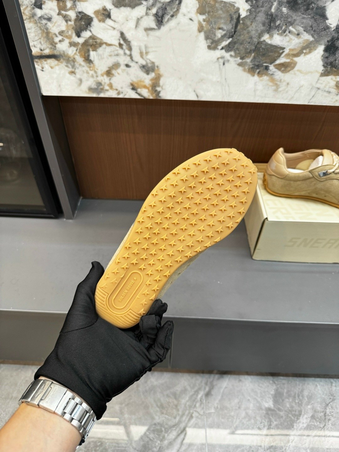 замшевые кроссовки,,спортивная ,женские кроссовки,кроссовки golden goose