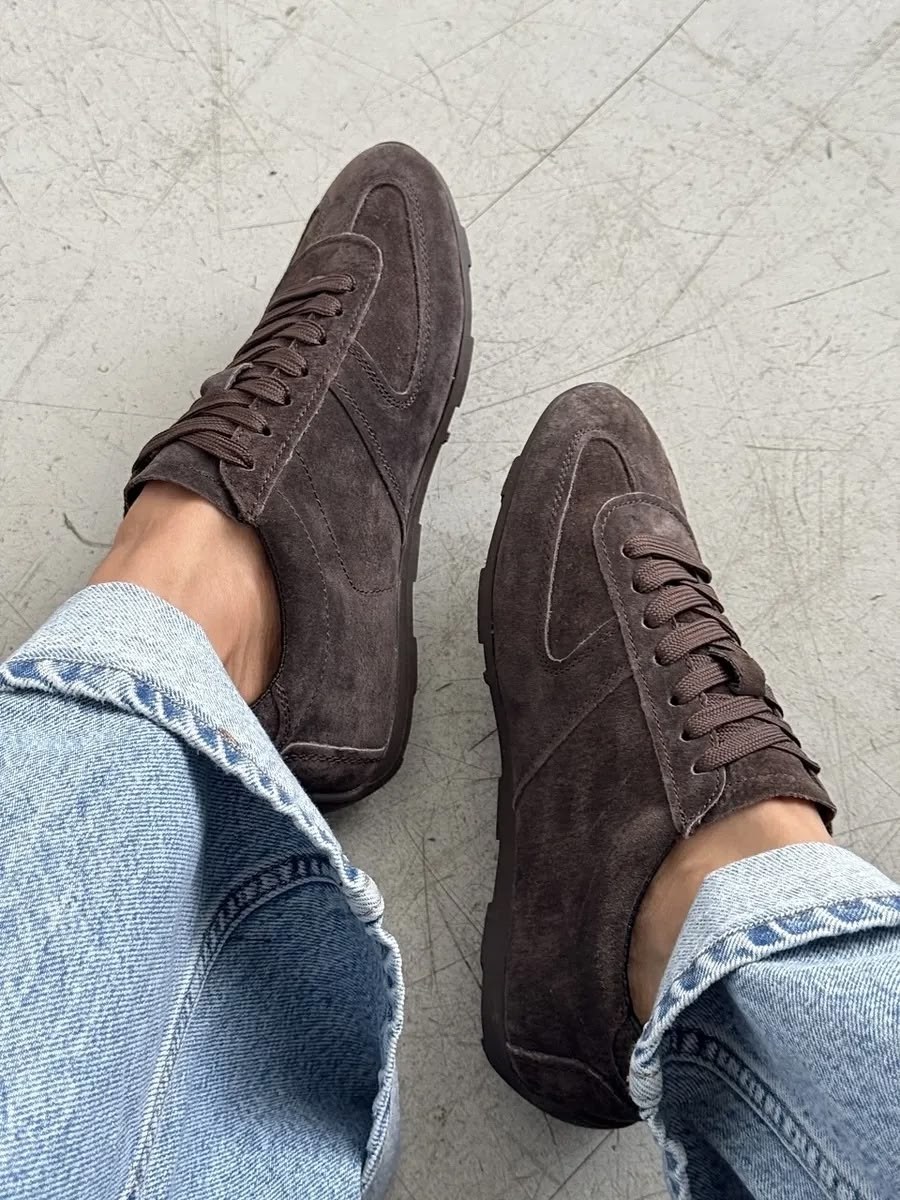 ,замшевые кроссовки,спортивная ,обуви,коричневые кроссовки