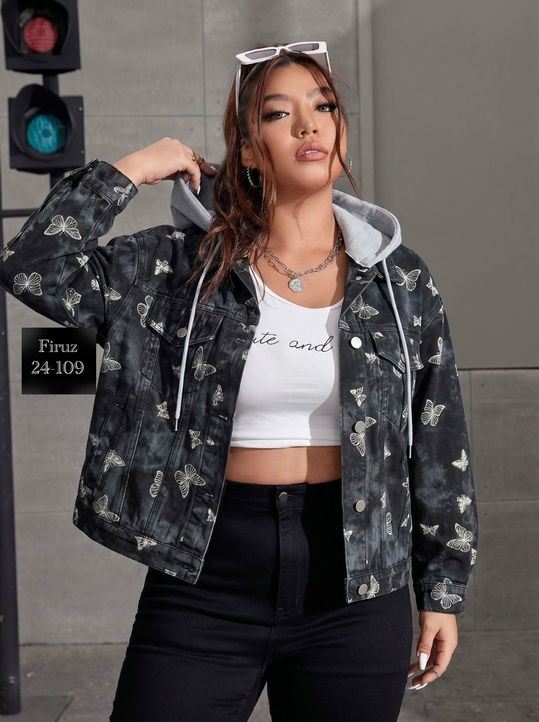 джинсовая куртка,джинсовая куртка с карманами,женская джинсовая куртка,джинсовая куртка с принтом,модные джинсовые куртки