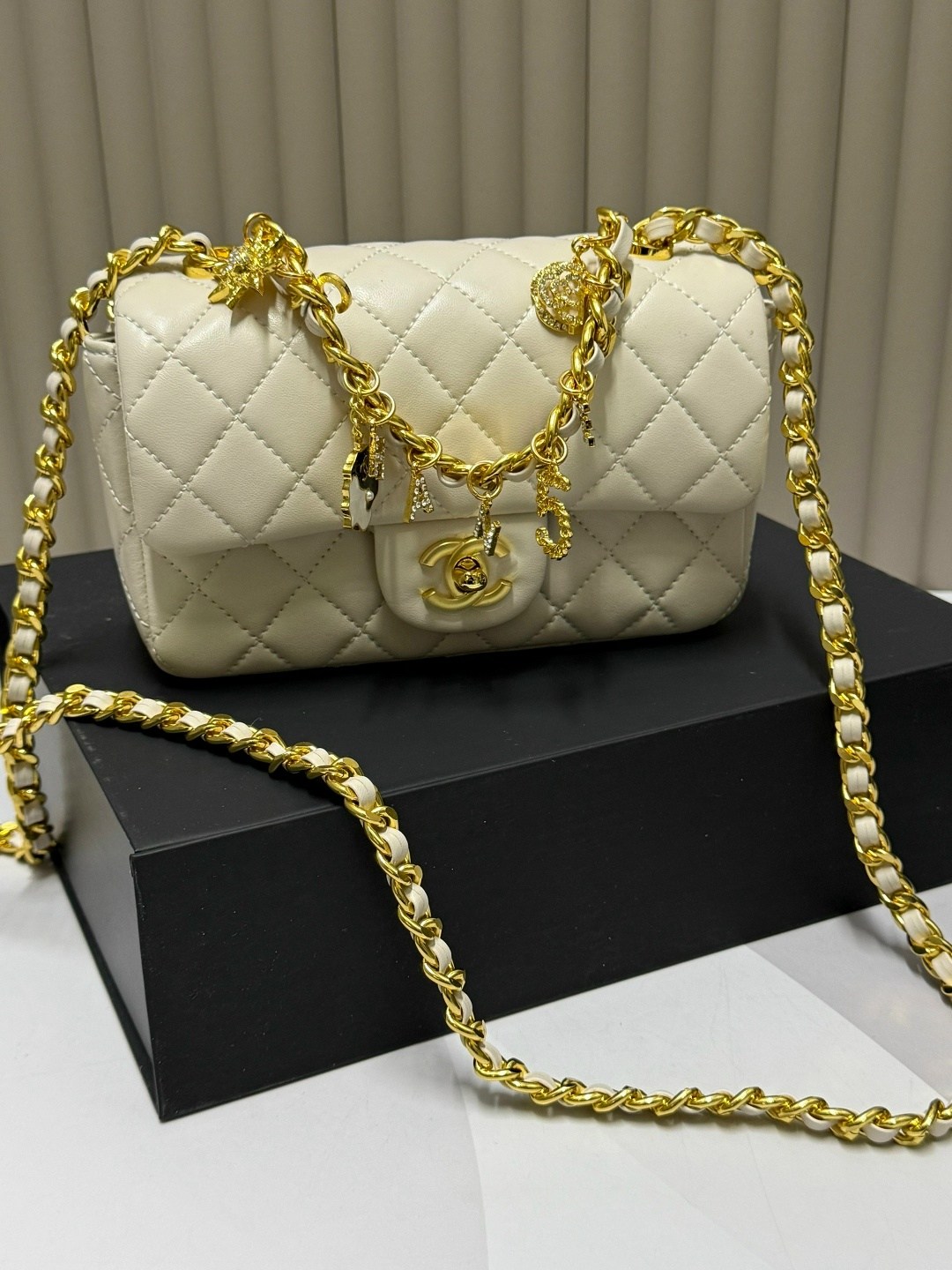 сумка шанель,сумка женская chanel,сумка chanel,сумка шанель оригинал,в стиле шанель