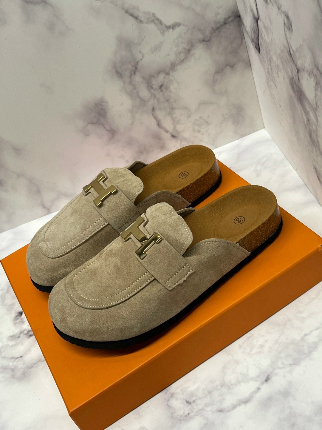 ,замшевые шлепанцы hermes,мюли сабо,мюли замшевые,мюли miu miu