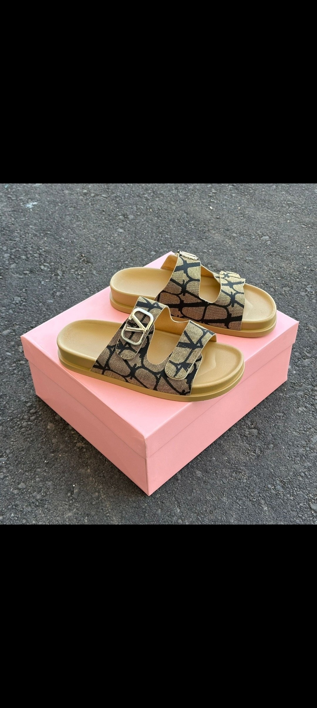 шлепки фенди,шлепанцы женские,тапочки fendi,,шлепанцы fendi