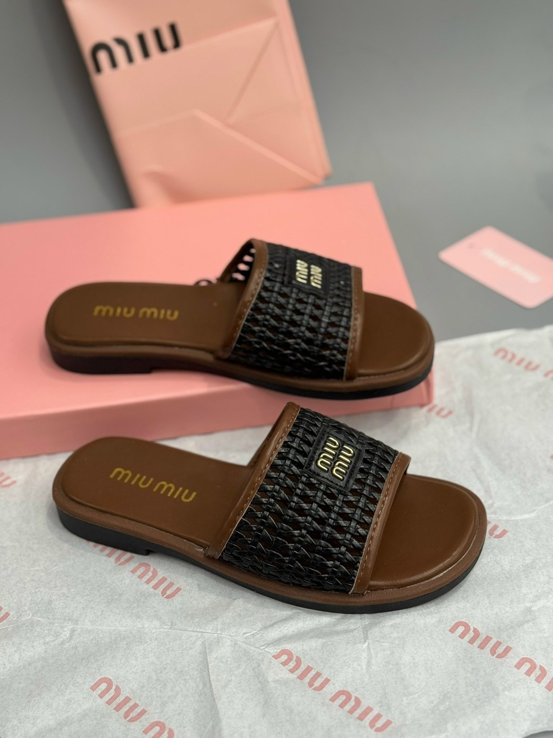 шлепанцы miu miu,шлепанцы женские,,женские шлепки,шлепки модные