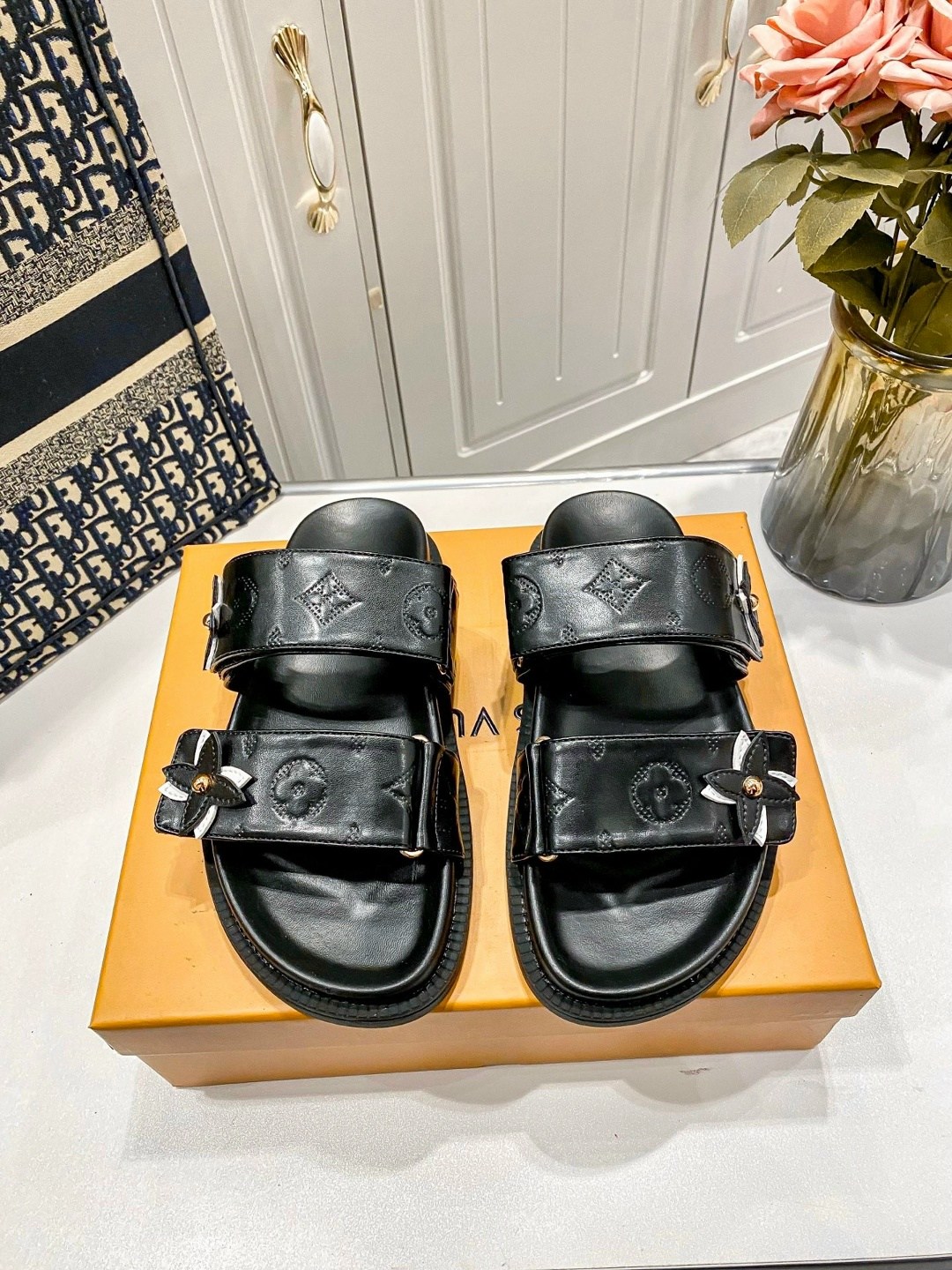 луи виттон шлепки,,луи виттон тапки,сандалии louis vuitton,шлепанцы louis vuitton