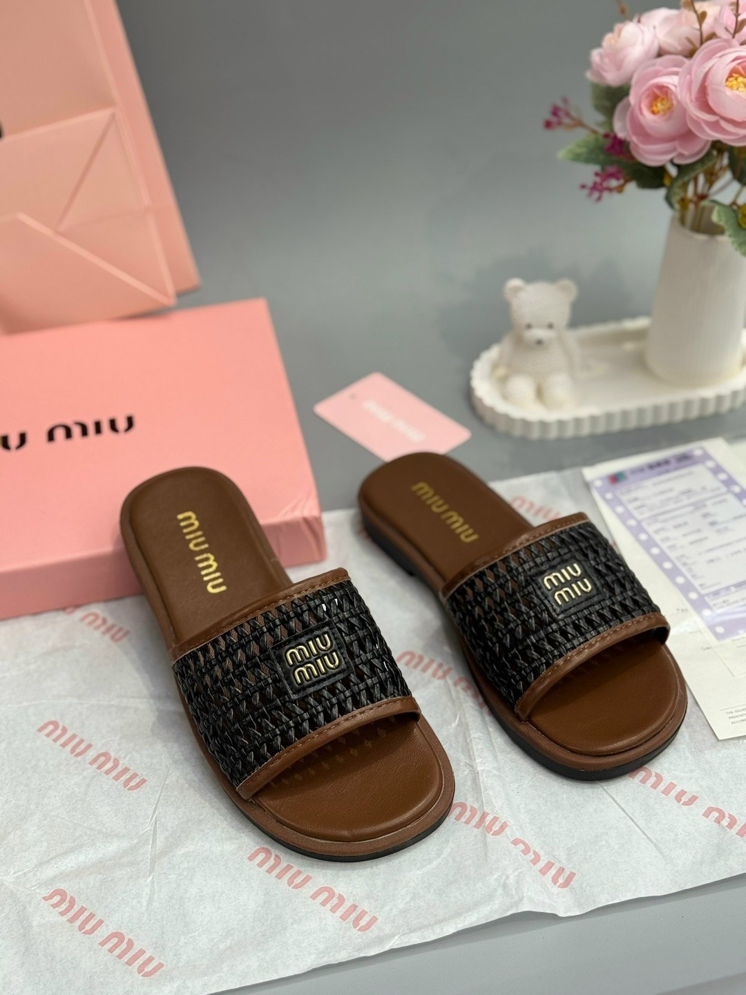 шлепанцы miu miu,шлепанцы женские,,женские шлепки,шлепки модные
