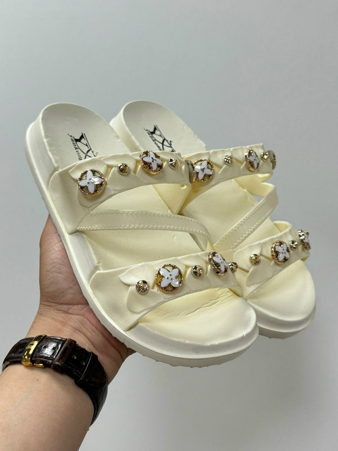 ,женские шлепанцы,модные шлепанцы,шлепки женские,женская