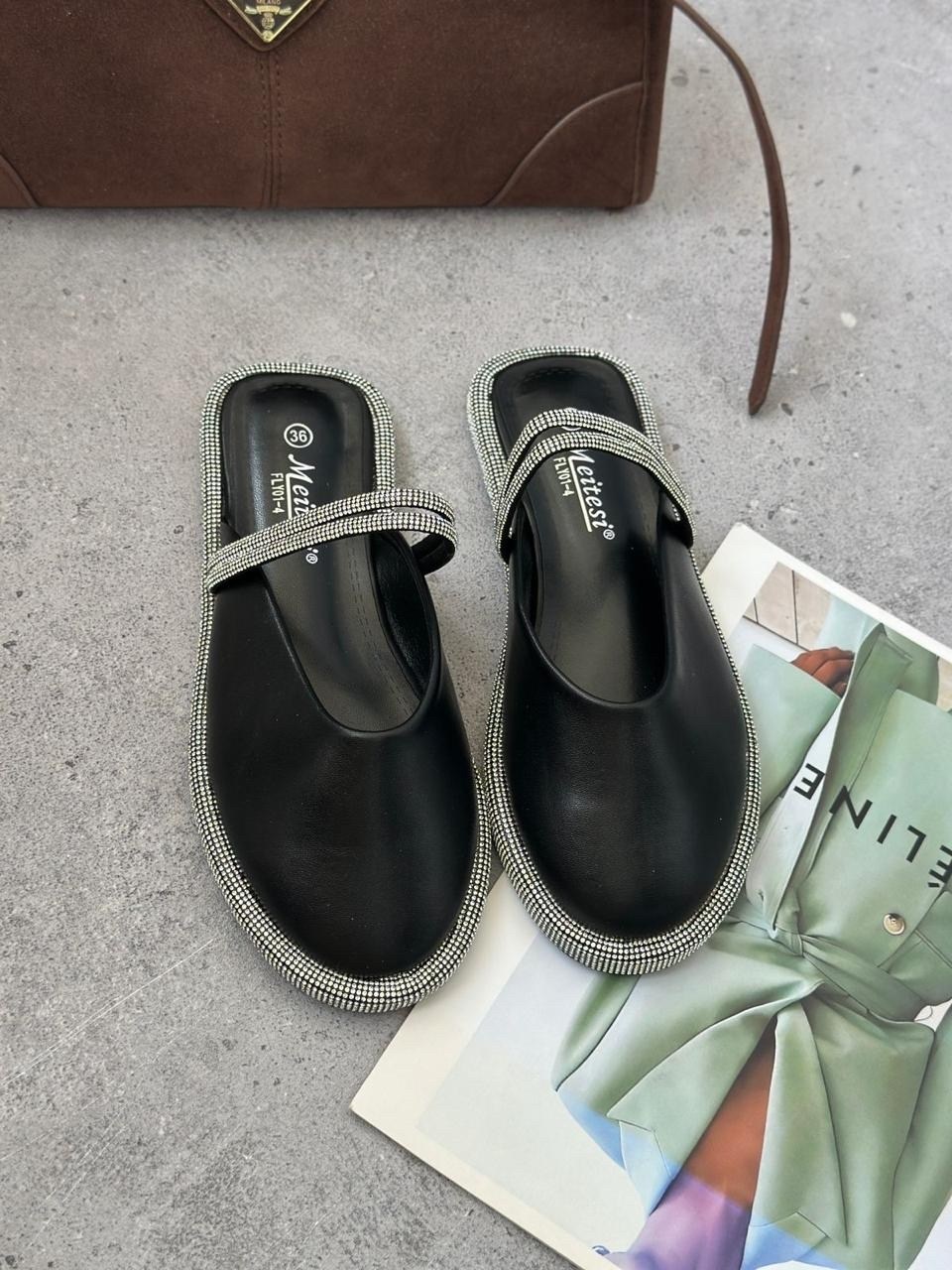 ,шлепанцы женские,модные шлепки,женская ,модные шлепанцы