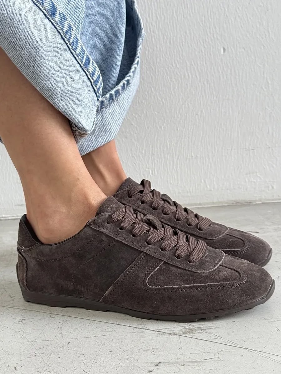 ,замшевые кроссовки,спортивная ,обуви,коричневые кроссовки