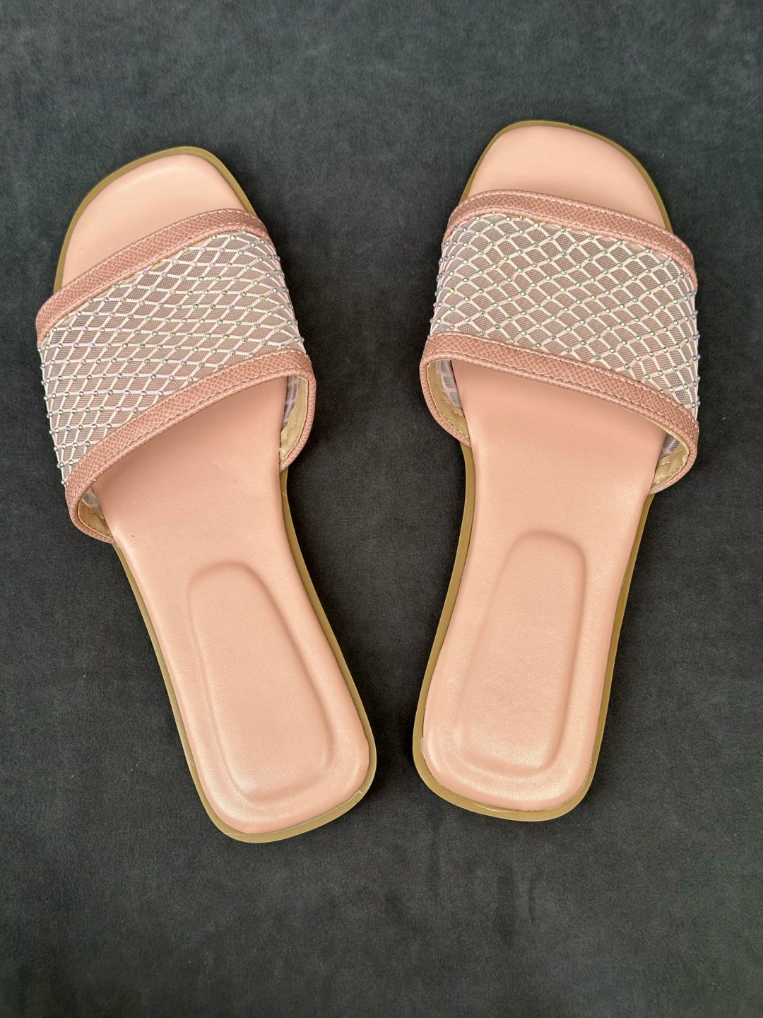 ,женские шлепанцы,тапочки модные,модные шлепанцы,женские тапки