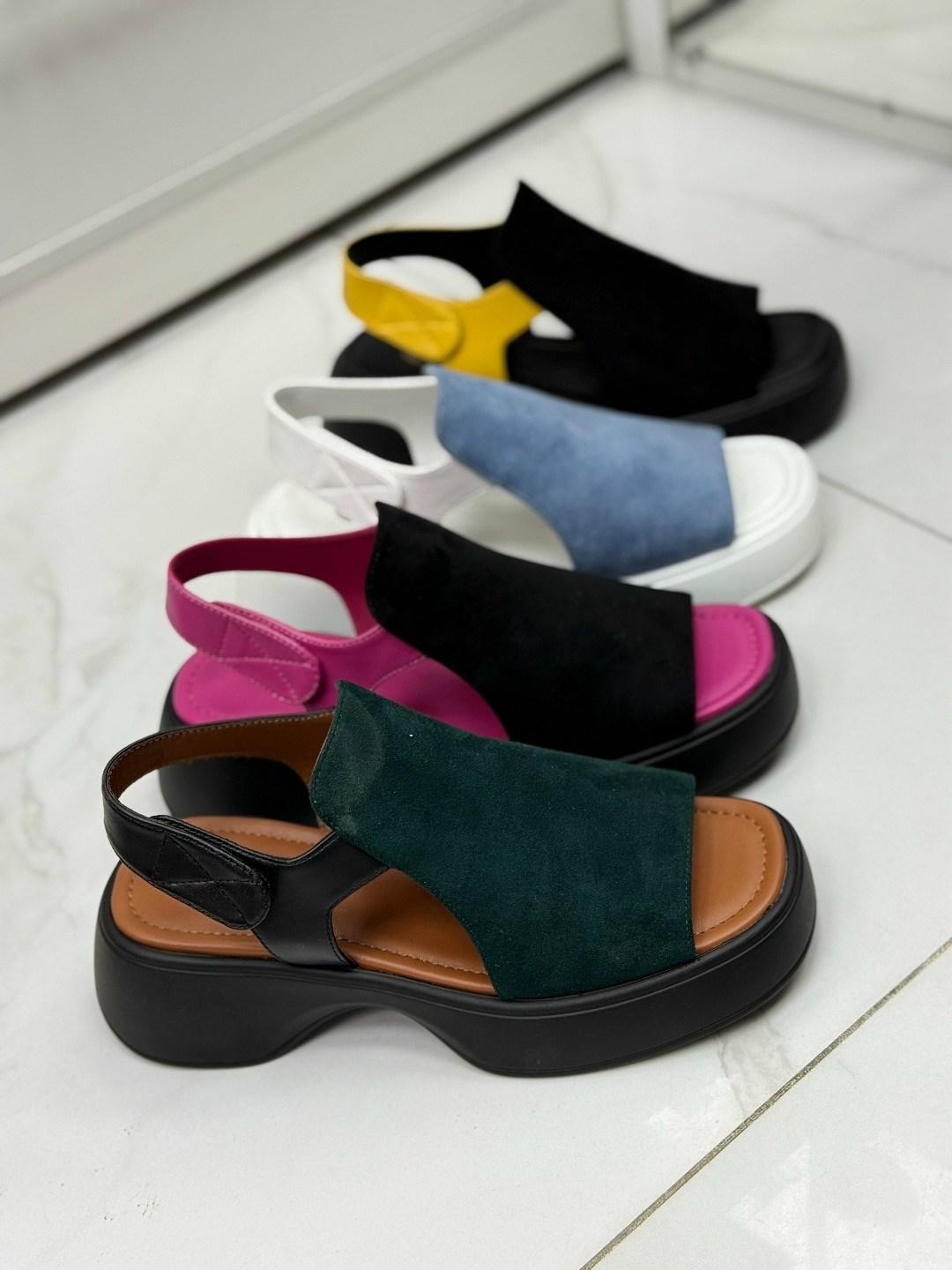 босоножки на платформе,стильные босоножки,босоножки женские,босоножки зеленые,замшевые босоножки
