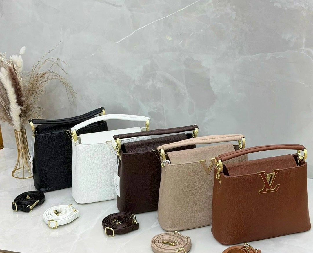 кожаная сумка louis vuitton capucines pm черная,сумка louis vuitton,louis vuitton женская сумка,louis vuitton capucines,сумка louis vuitton capucines