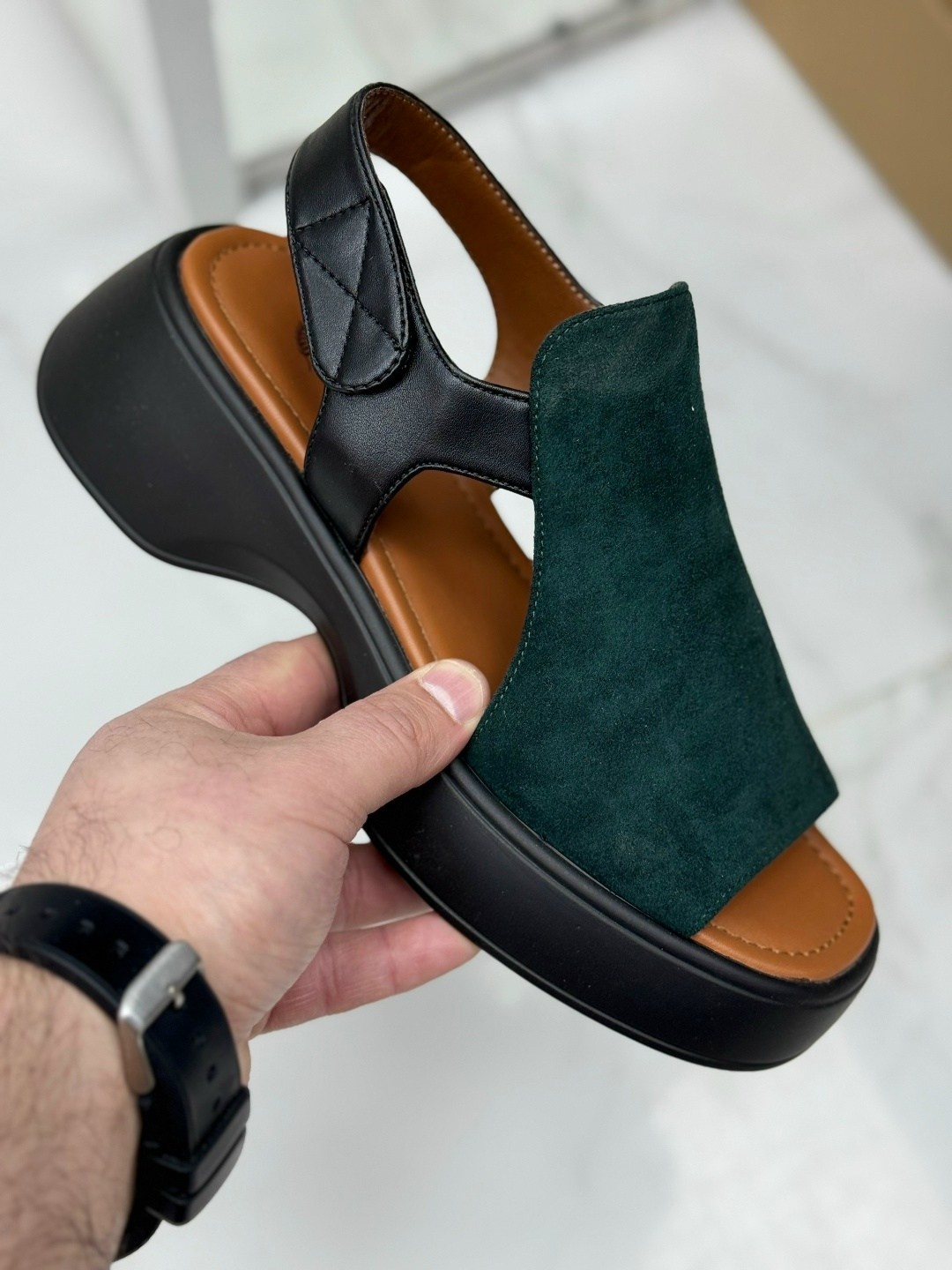 босоножки на платформе,стильные босоножки,босоножки женские,босоножки зеленые,замшевые босоножки