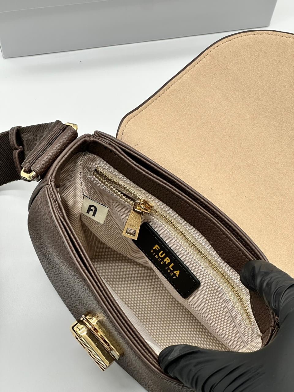 сумка через плечо furla lotus s crossbody серо-коричневый,сумка furla,бежевая сумка,сумка через плечо furla mini lotus серый,сумка женская furla