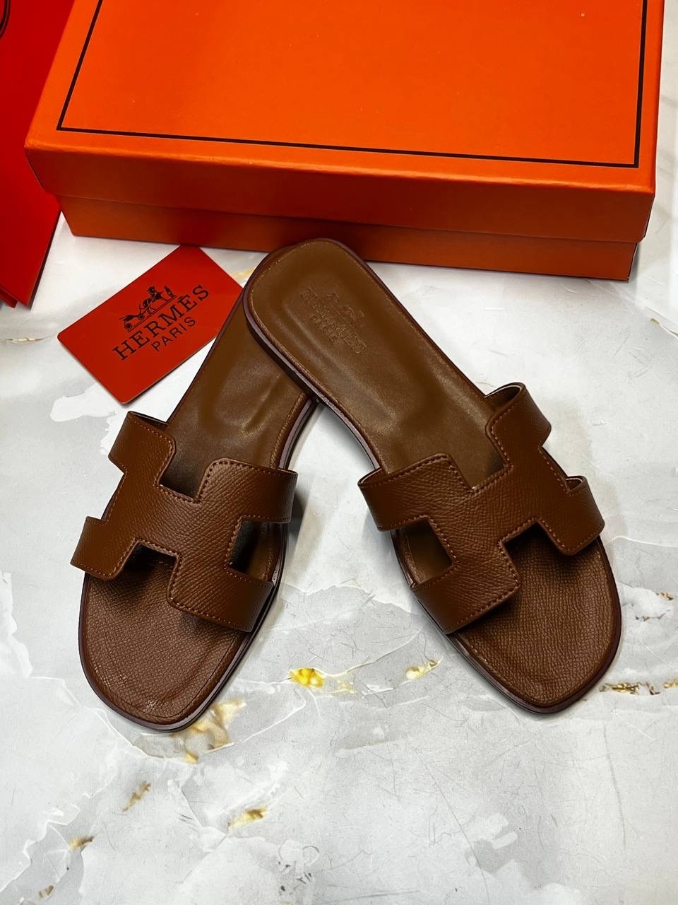 шлепки hermes женские,женские кожаные шлепки hermes oran коричневые,шлепки эрмес оран,шлепанцы hermes,шлепки эрмес коричневые