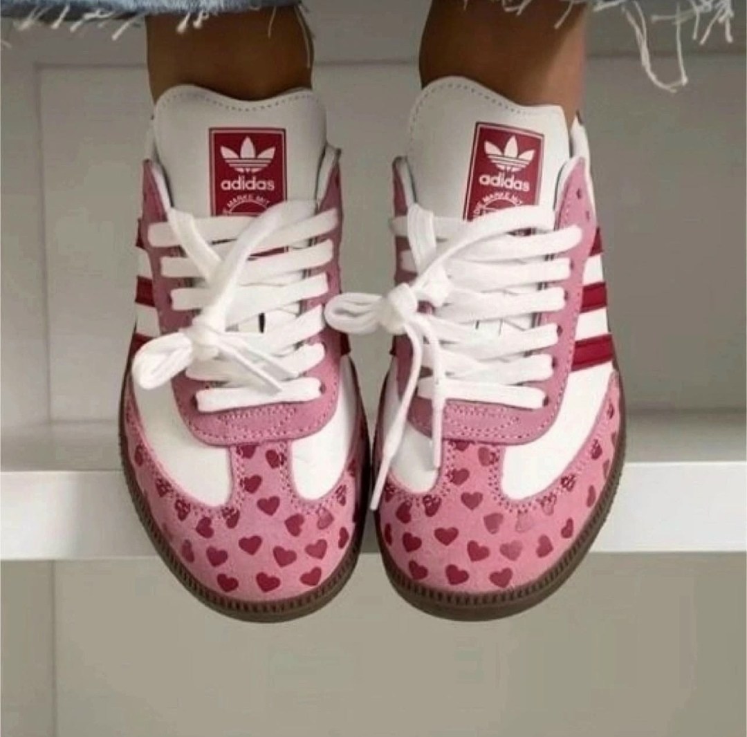 женские кроссовки adidas,adidas samba кроссовки,кроссовки adidas,кроссовки samba розовые сердечки adidas,кроссовки