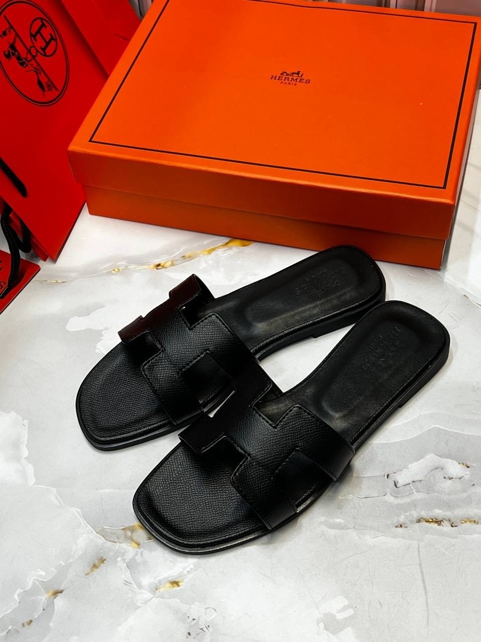 шлепки hermes женские,женские кожаные шлепки hermes oran коричневые,шлепки эрмес оран,шлепанцы hermes,шлепки эрмес коричневые