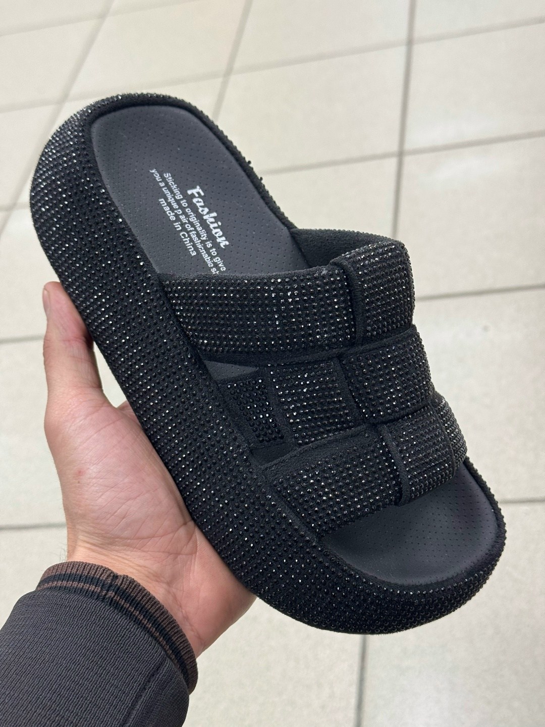 шлепанцы со стразами,шлепанцы женские,шлепанцы женские серебристые,шлепки со стразами,тапочки со стразами женские летние