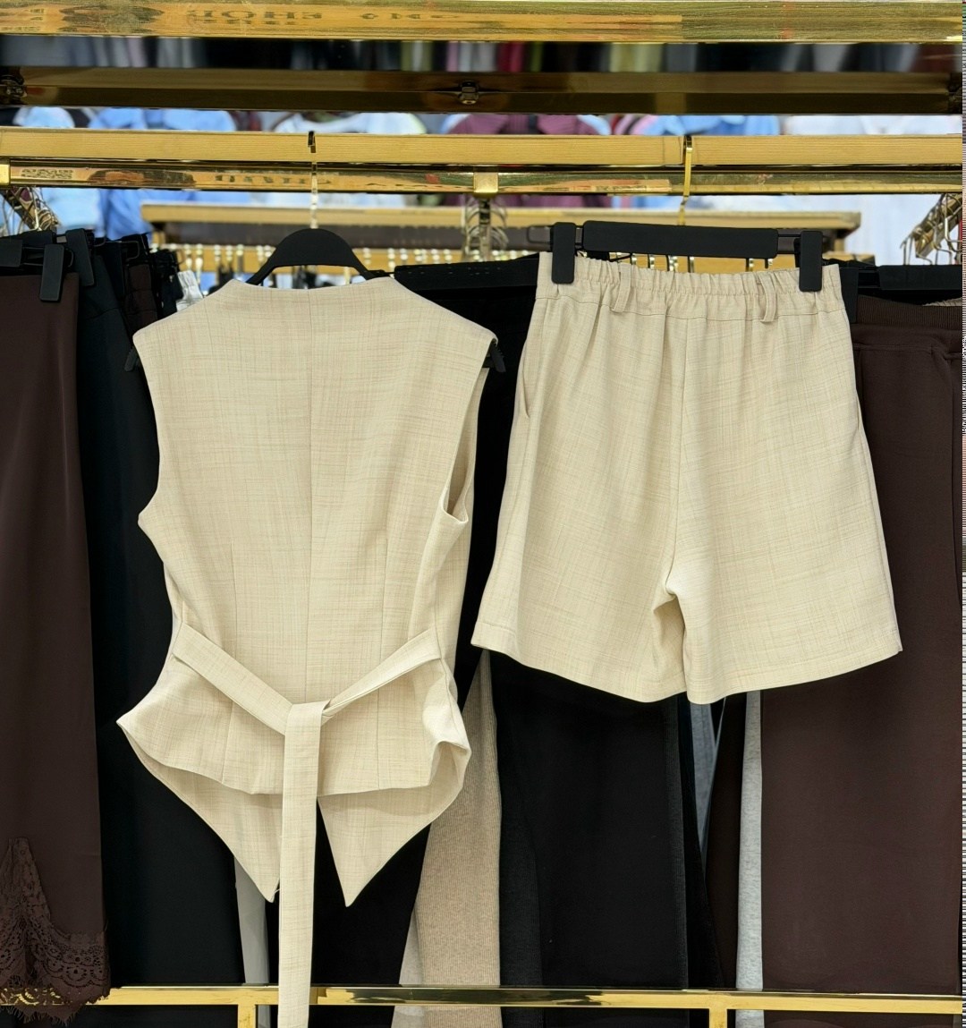 женские жилеты,жилетка женская,жилет,белый костюм жилет,белая костюмная жилетка