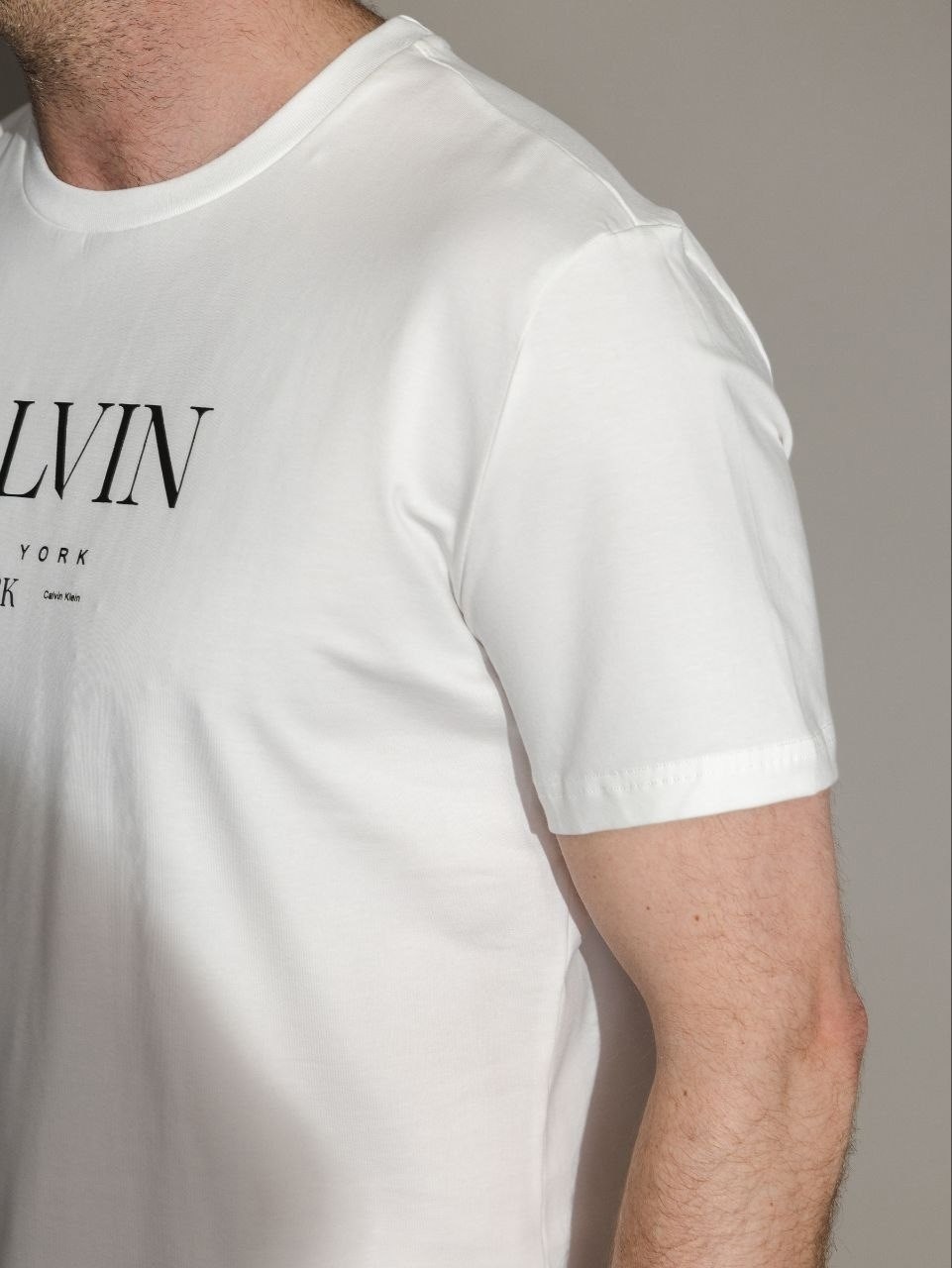 мужская футболка calvin klein,футболка calvin klein,женские футболки calvin klein,футболка кельвин кляйн,футболка кельвин кляйн белая