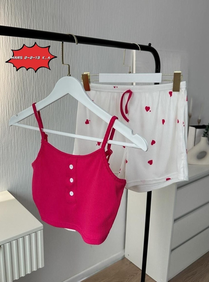 пижама женская,женский пижамный комплект из 2 предметов с шортами,женский пижамный комплект из 2 предметов с шортами и принтом сердец,пижама стильная,женские пижамные комплекты