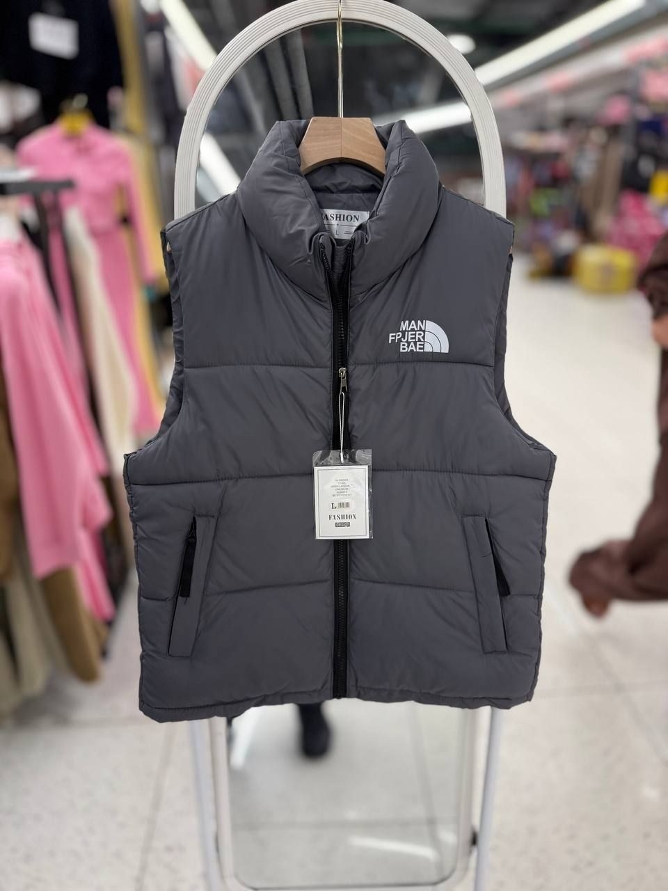 жилет,мужской жилет the north face цвет brown,жилетка tnf,жилетка прада мужская,the north face жилет