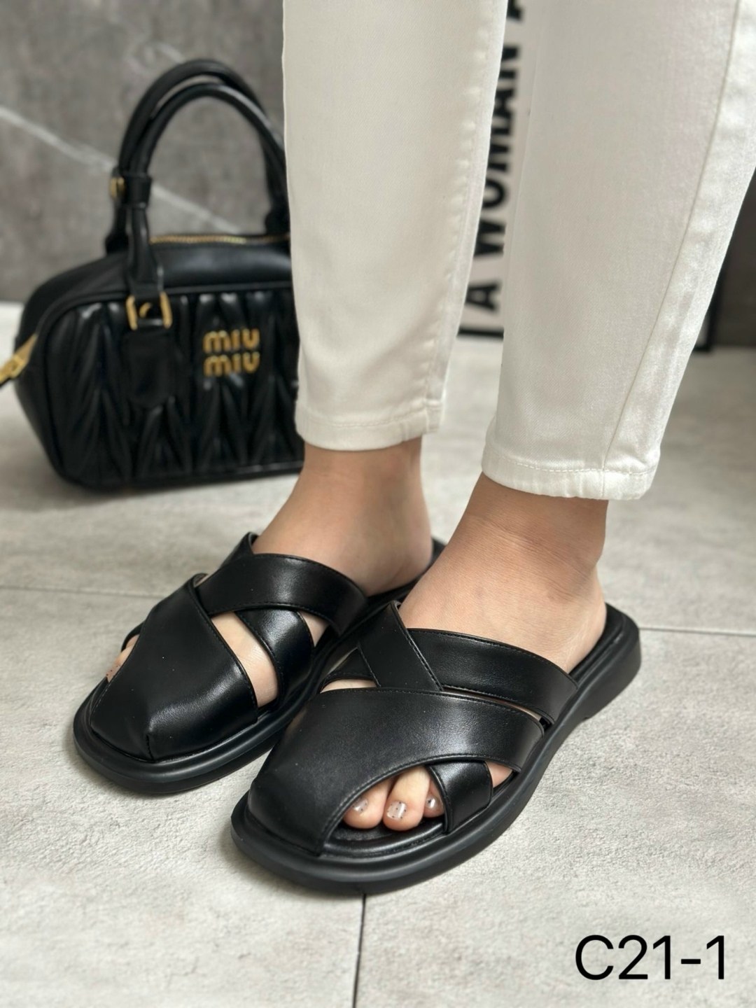 женские шлепанцы,черные шлепанцы,,шлепанцы летние,кожаные шлепанцы