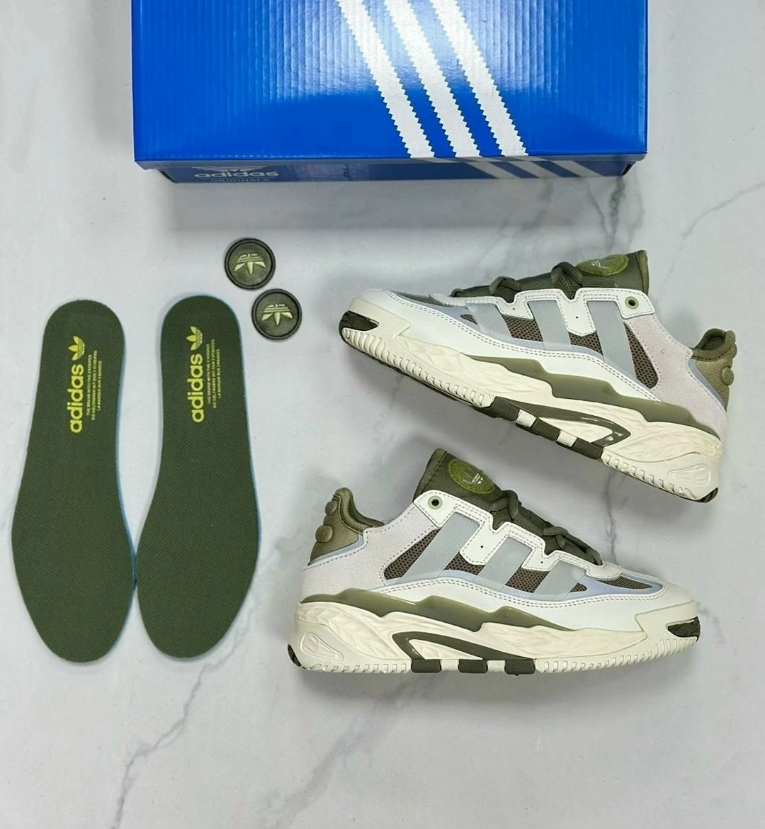 кроссовки adidas niteball,кроссовки adidas,мужские кроссовки adidas niteball,кроссовки,бело-оливково-зеленые кроссовки adidas originals niteball